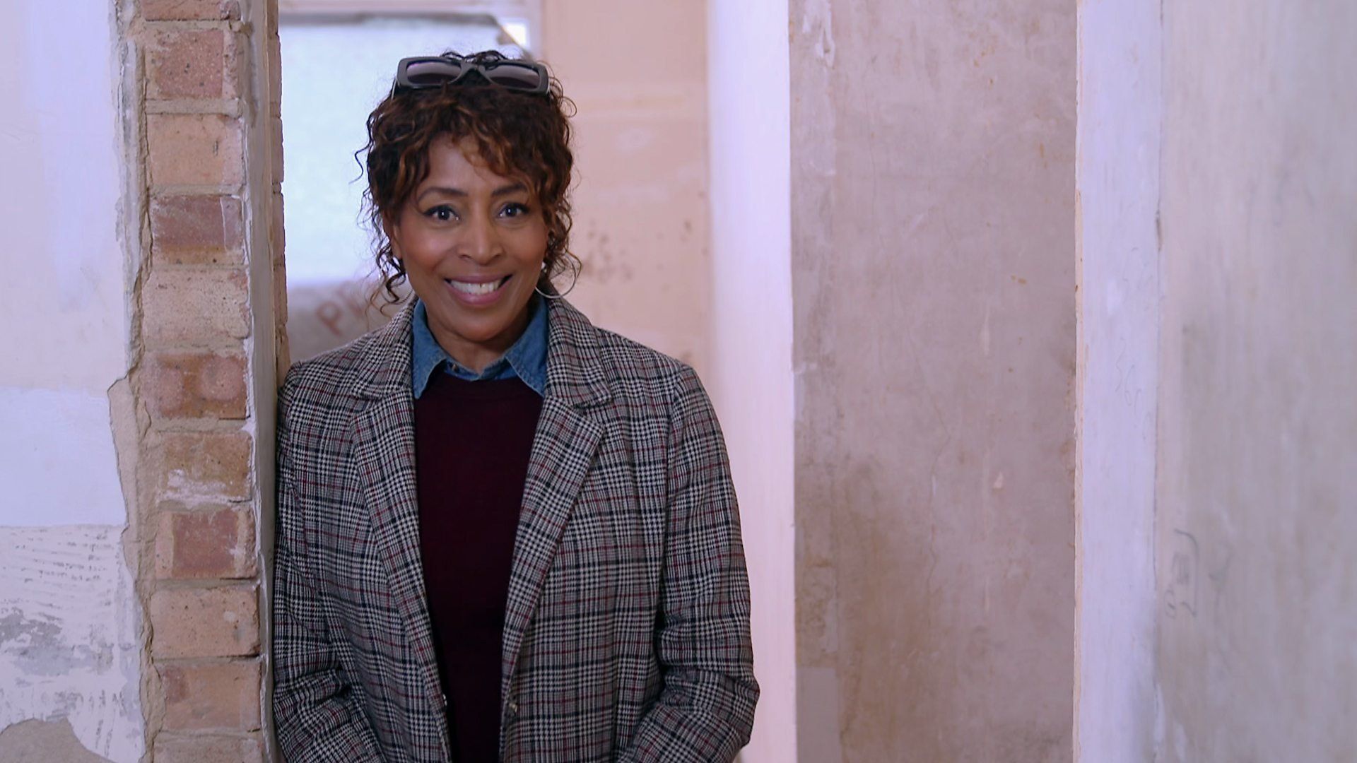 Homes Under the Hammer background