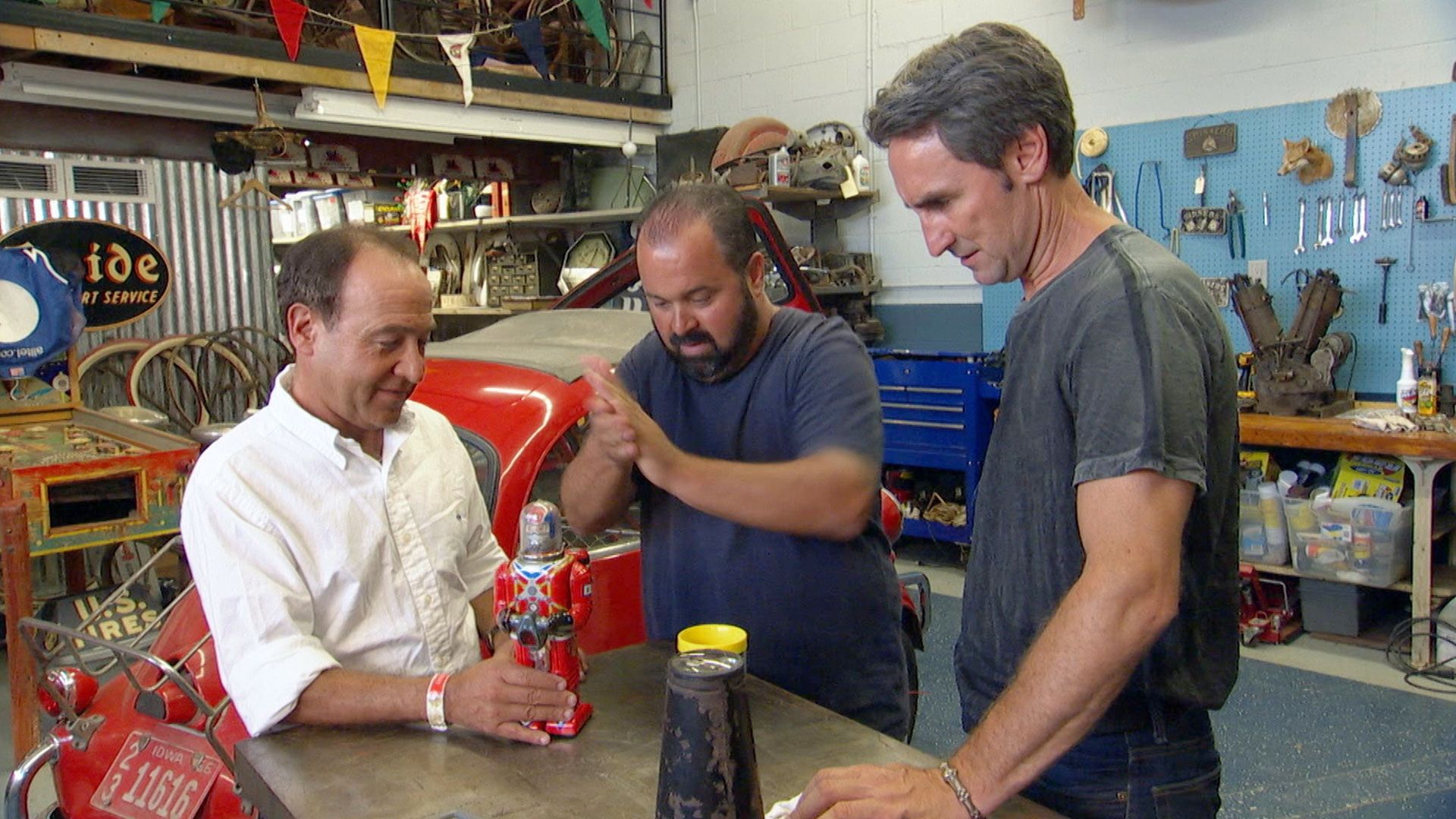 American Pickers: Best Of background