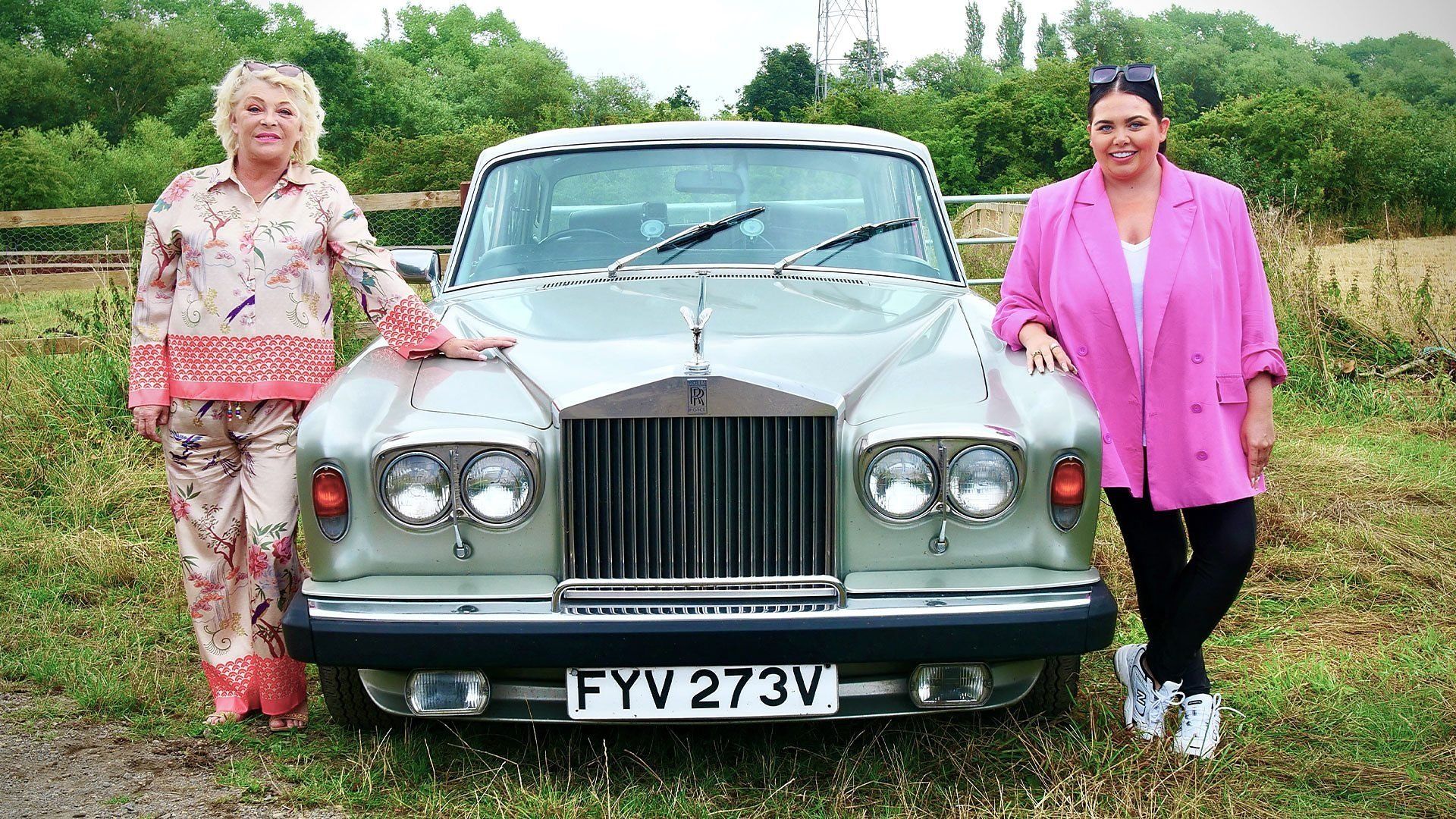 Celebrity Antiques Road Trip background