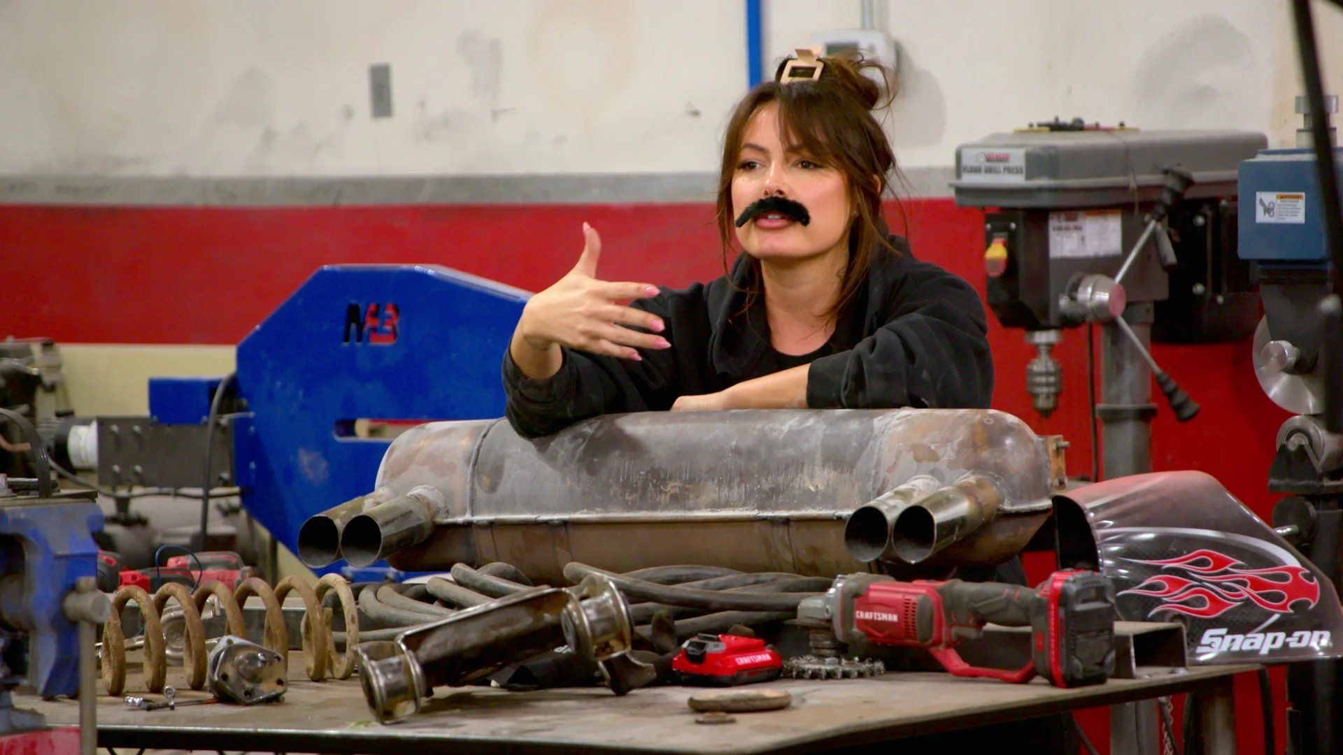Car Masters: Rust to Riches background