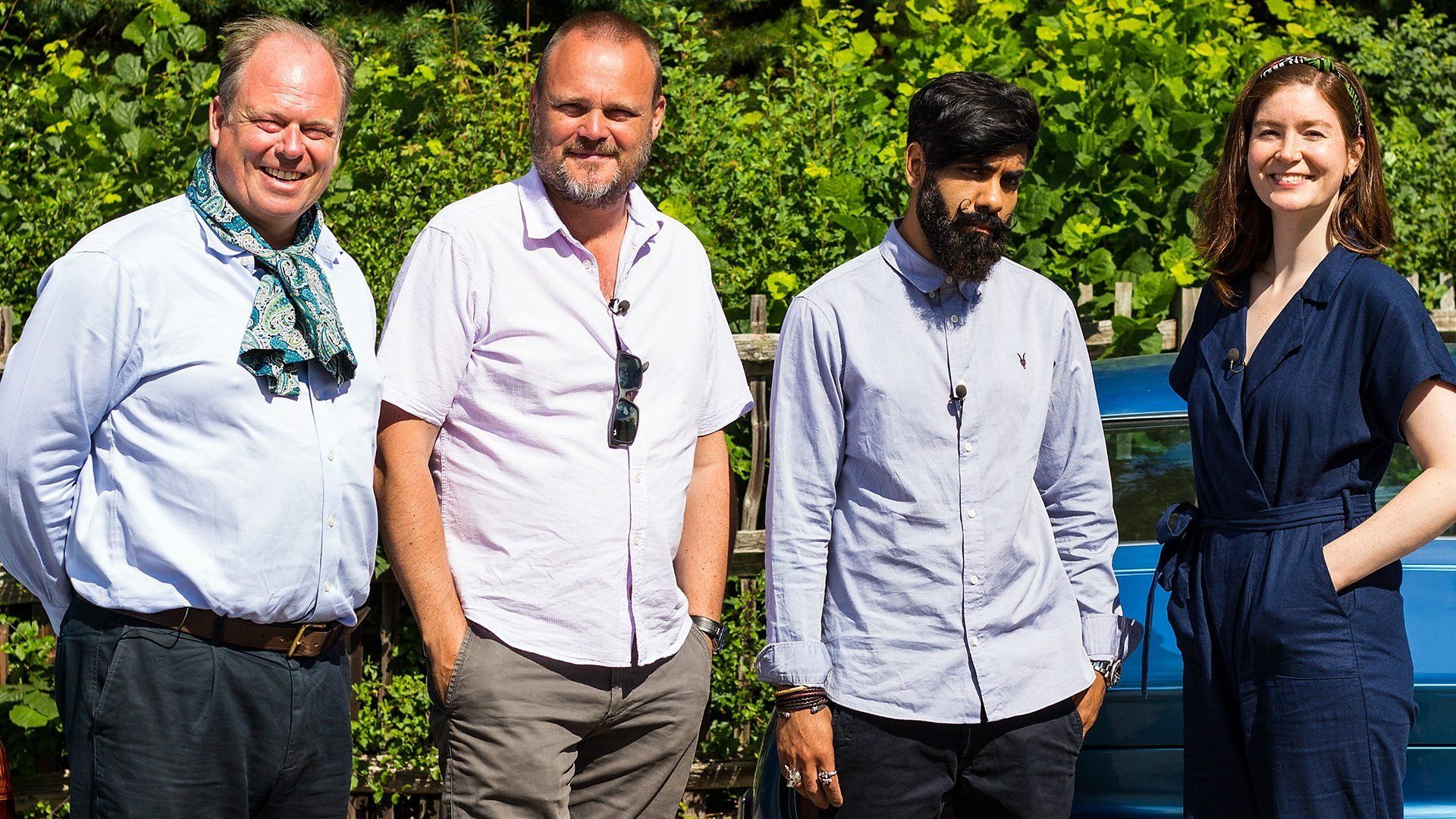 Celebrity Antiques Road Trip background