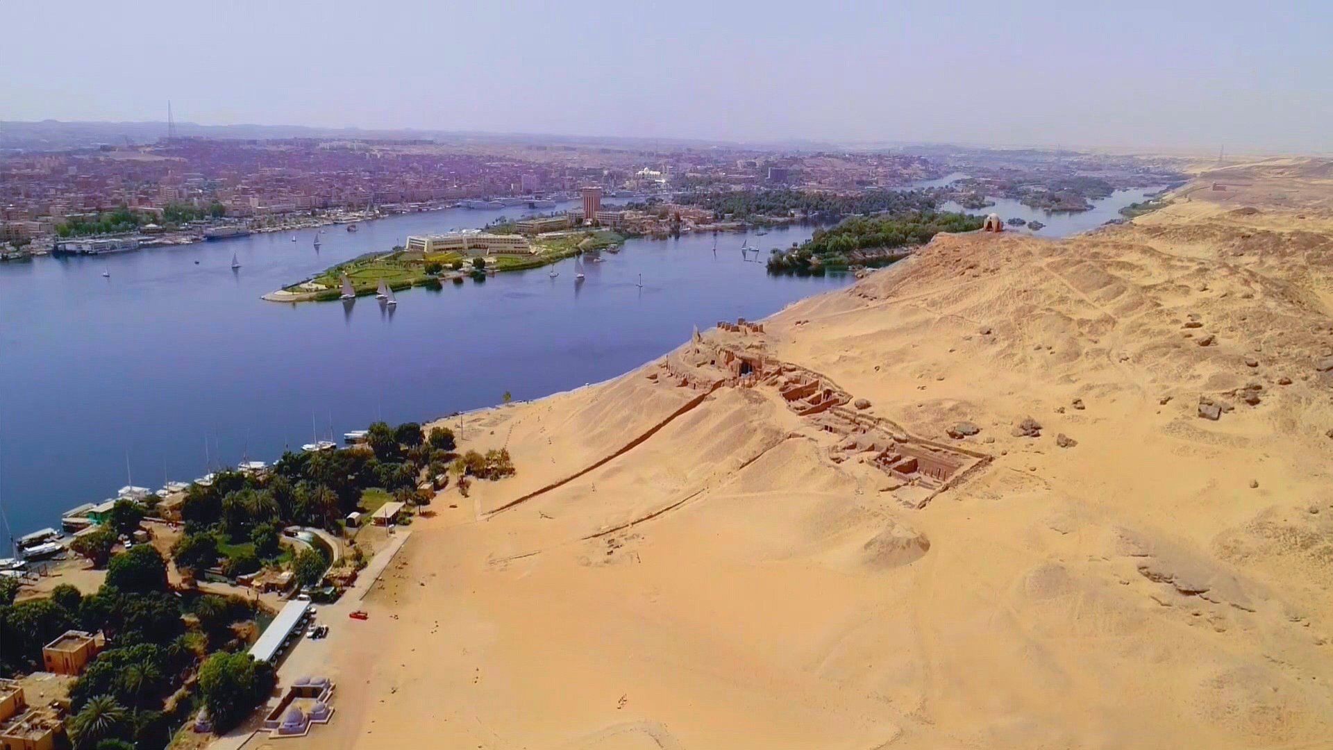 Egyptian Tomb Hunting background
