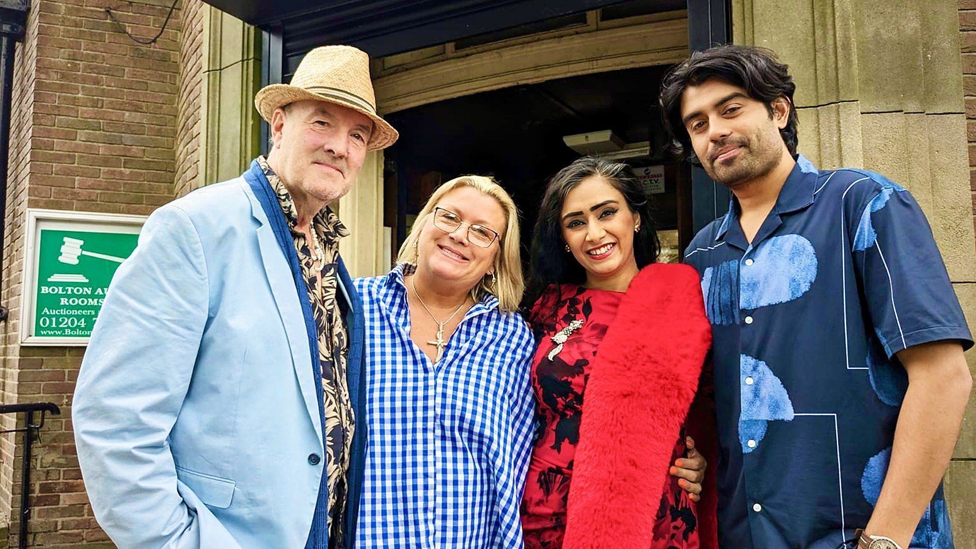 Celebrity Antiques Road Trip background