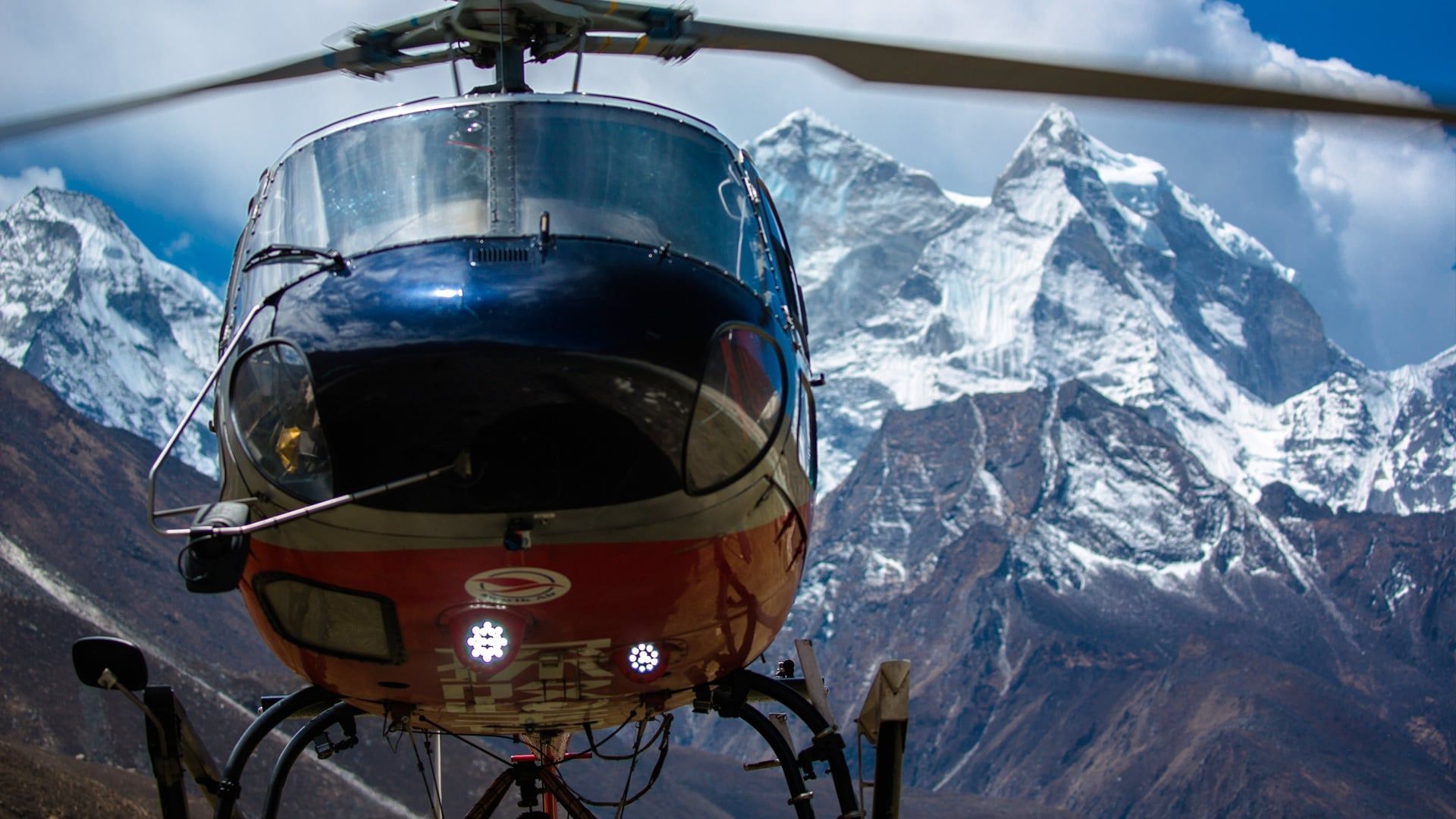 Everest Rescue background