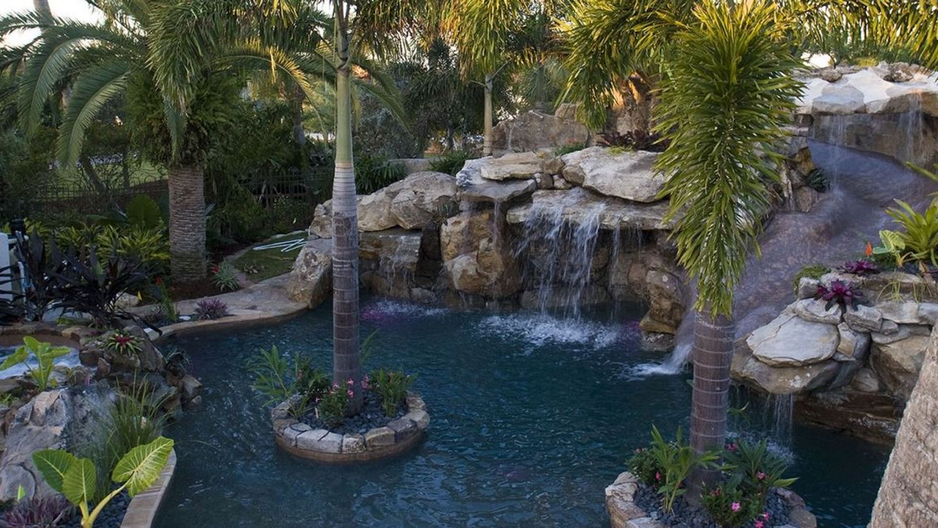 Ultimate Pools background