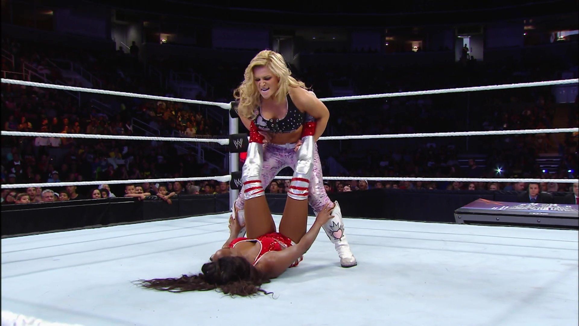 Total Divas background