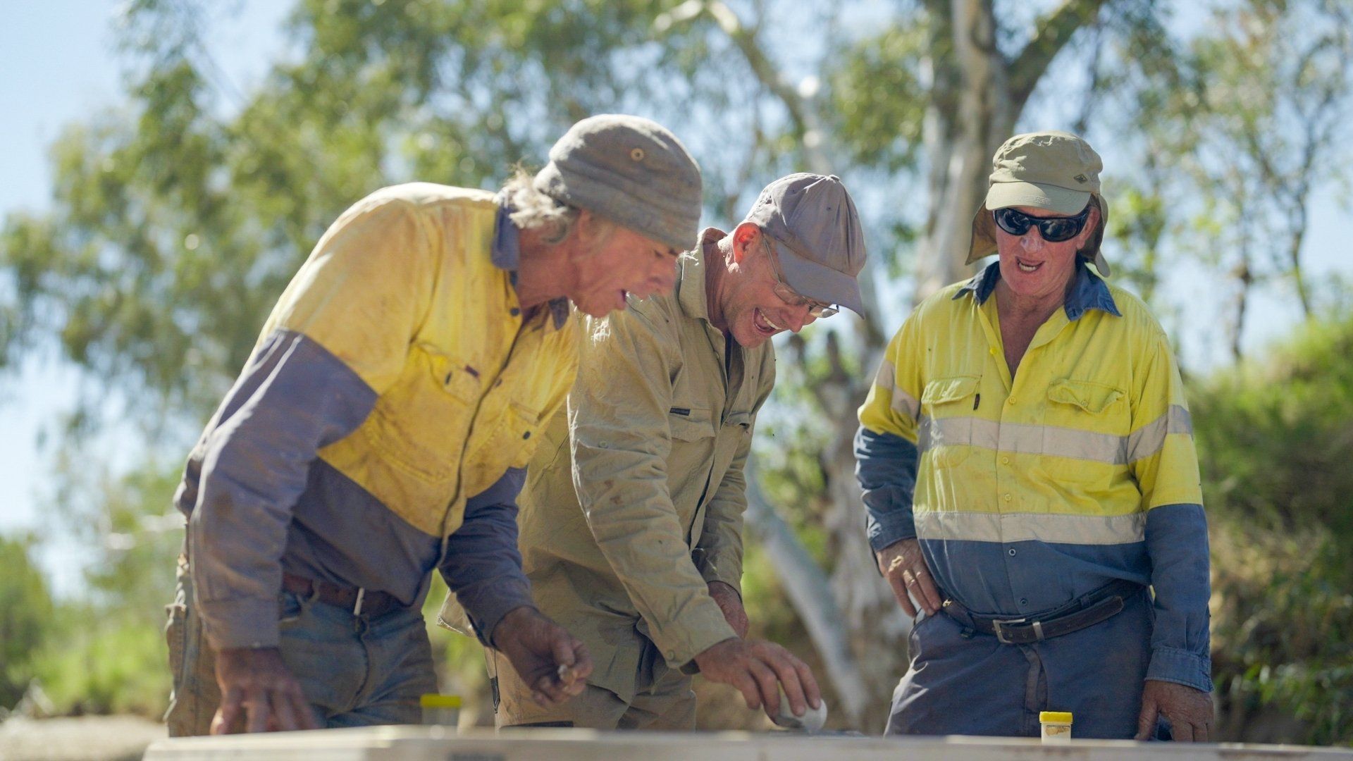 Aussie Gold Hunters background