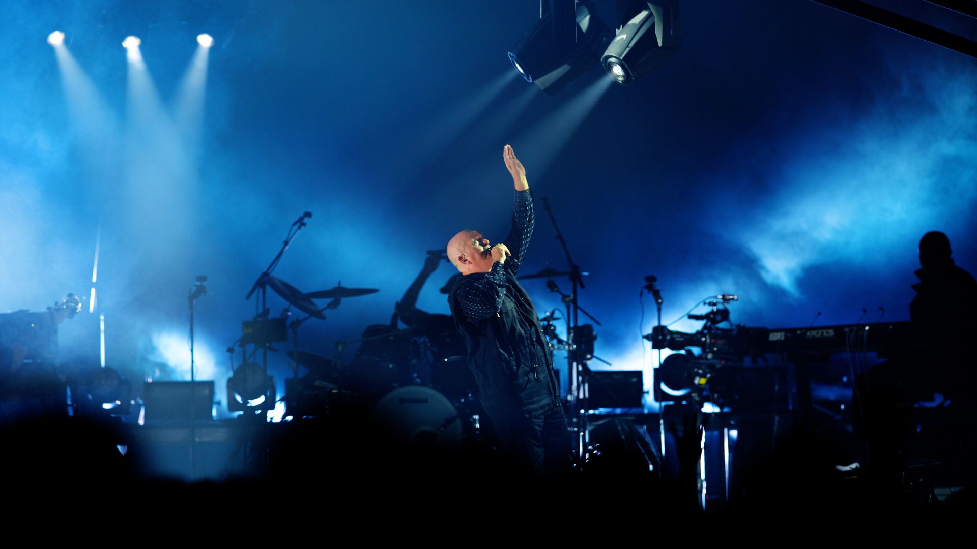 Peter Gabriel: Back to Front background