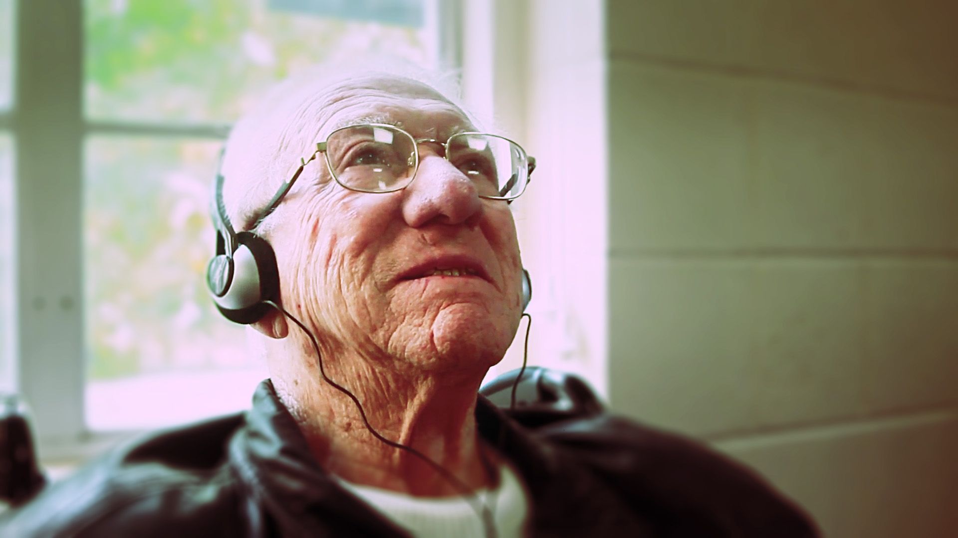 Alive Inside: A Story of Music and Memory background