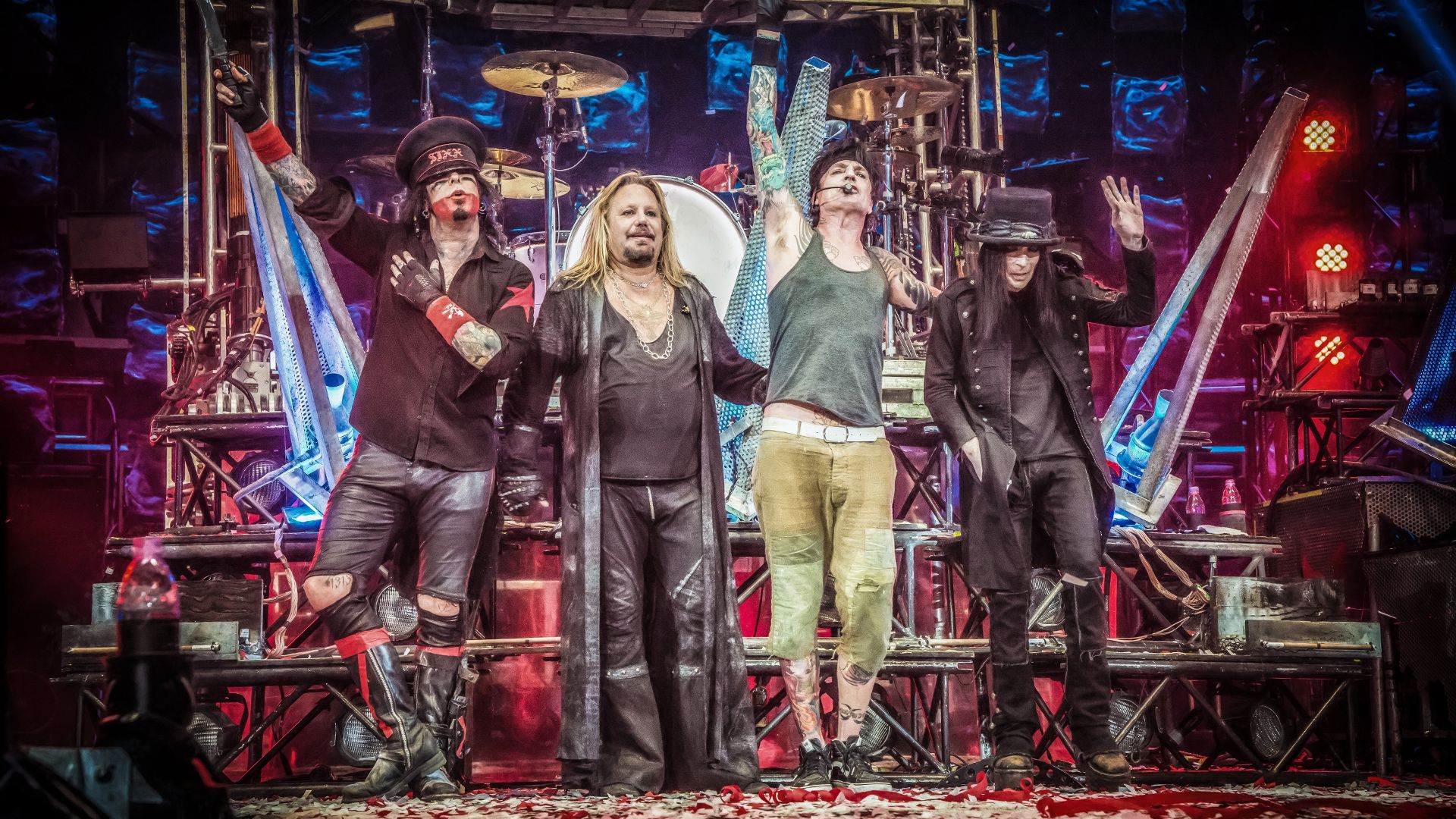 Motley Crue: The End background