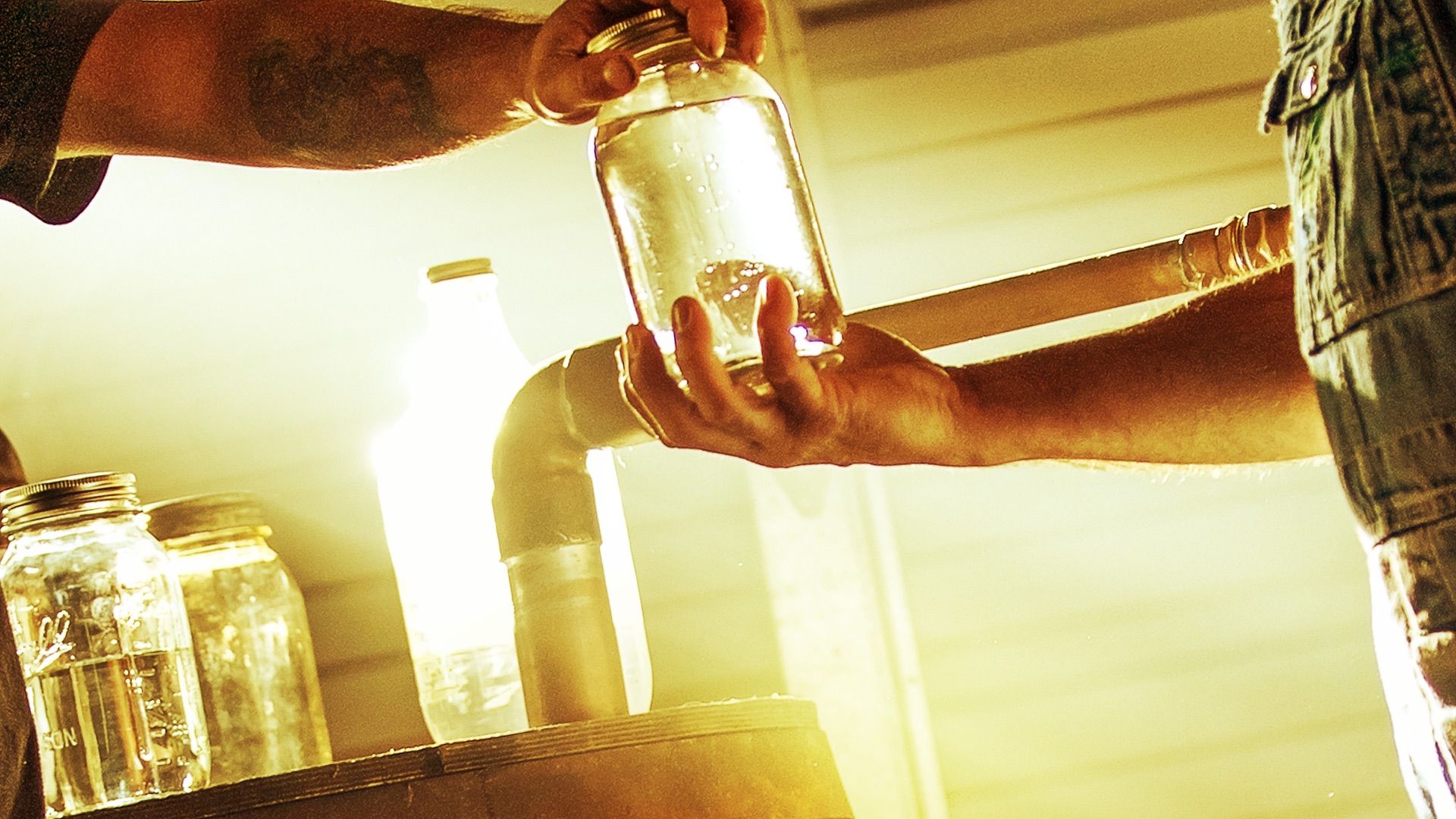 Moonshiners: Whiskey Business background