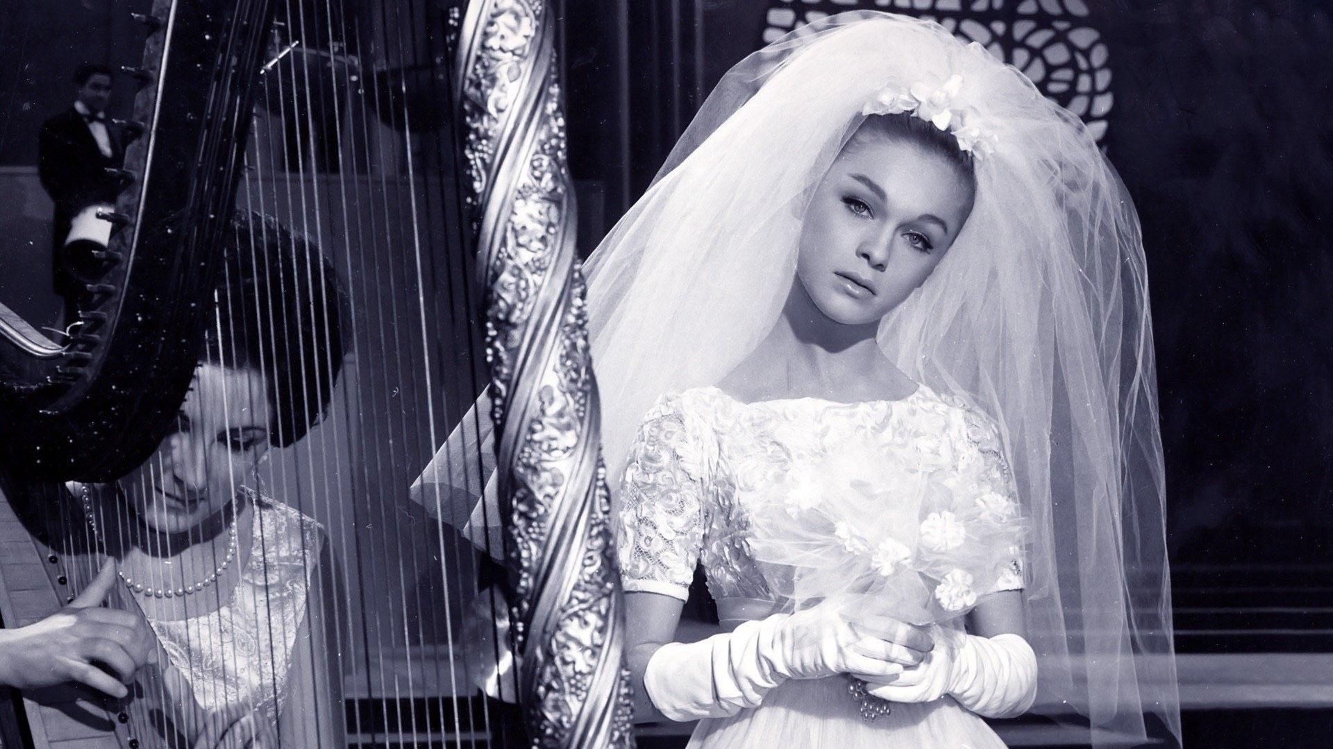 Las 4 bodas de Marisol background