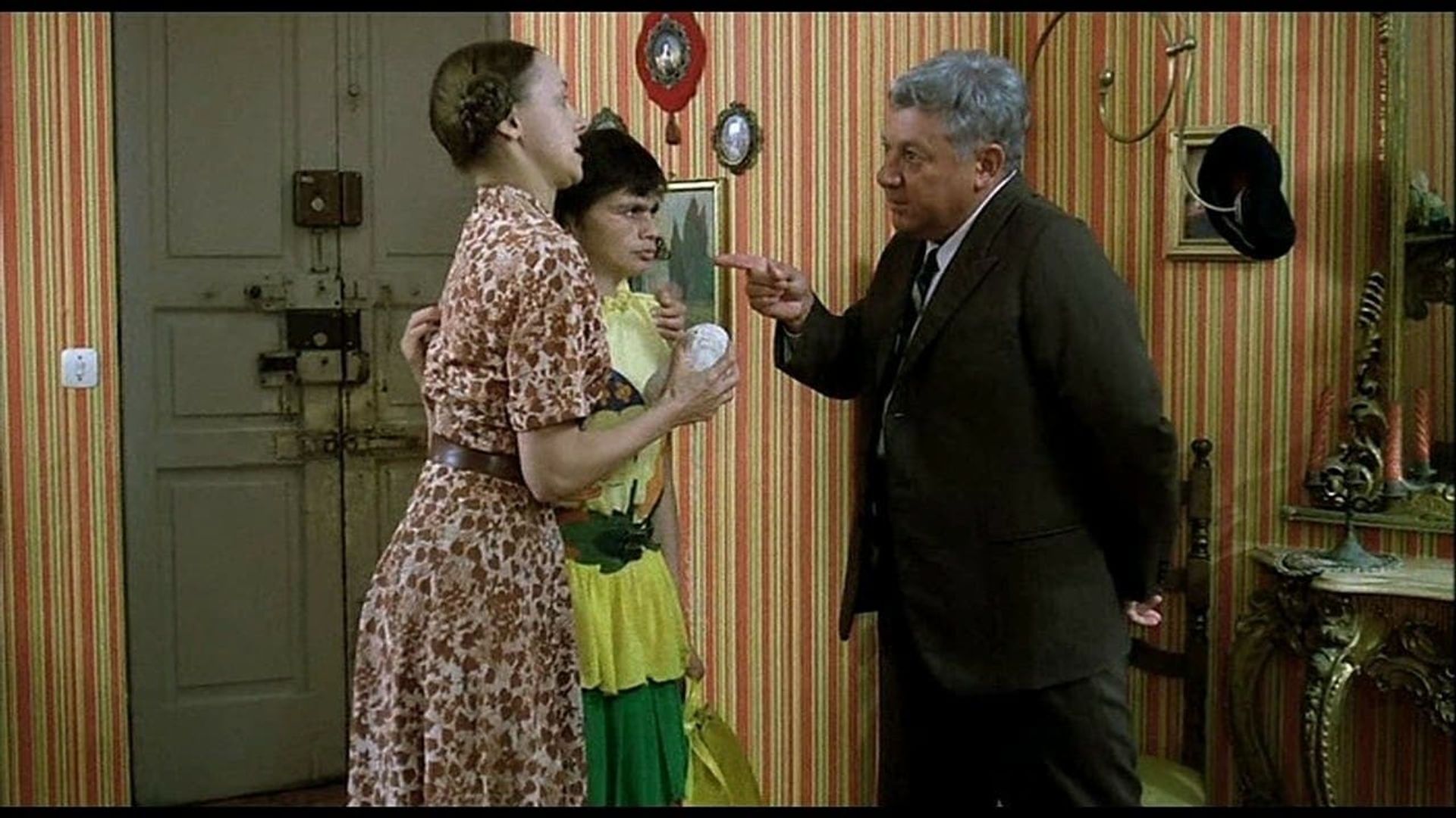 Fantozzi contro tutti background