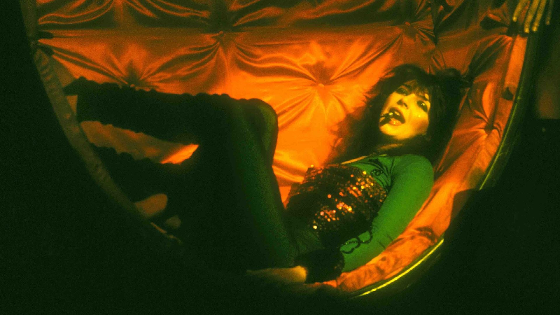 Kate Bush Live at Hammersmith Odeon background