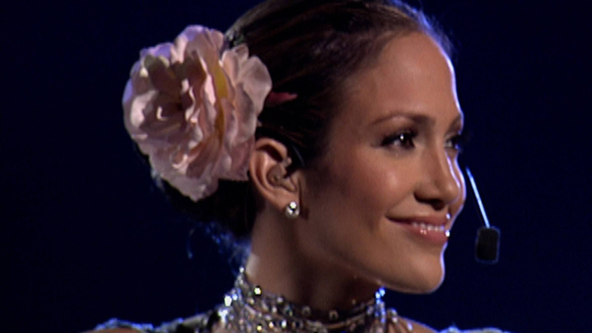 Jennifer Lopez in Concert background