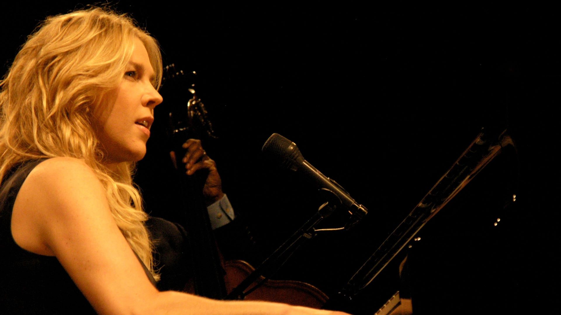 Diana Krall: Live in Paris background