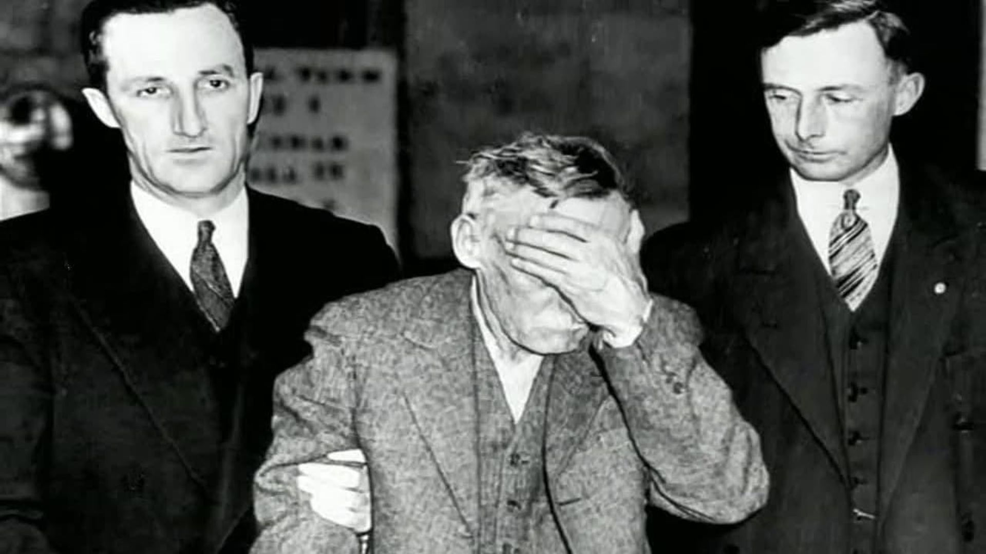 Serial Killers: The Real Life Hannibal Lecters background