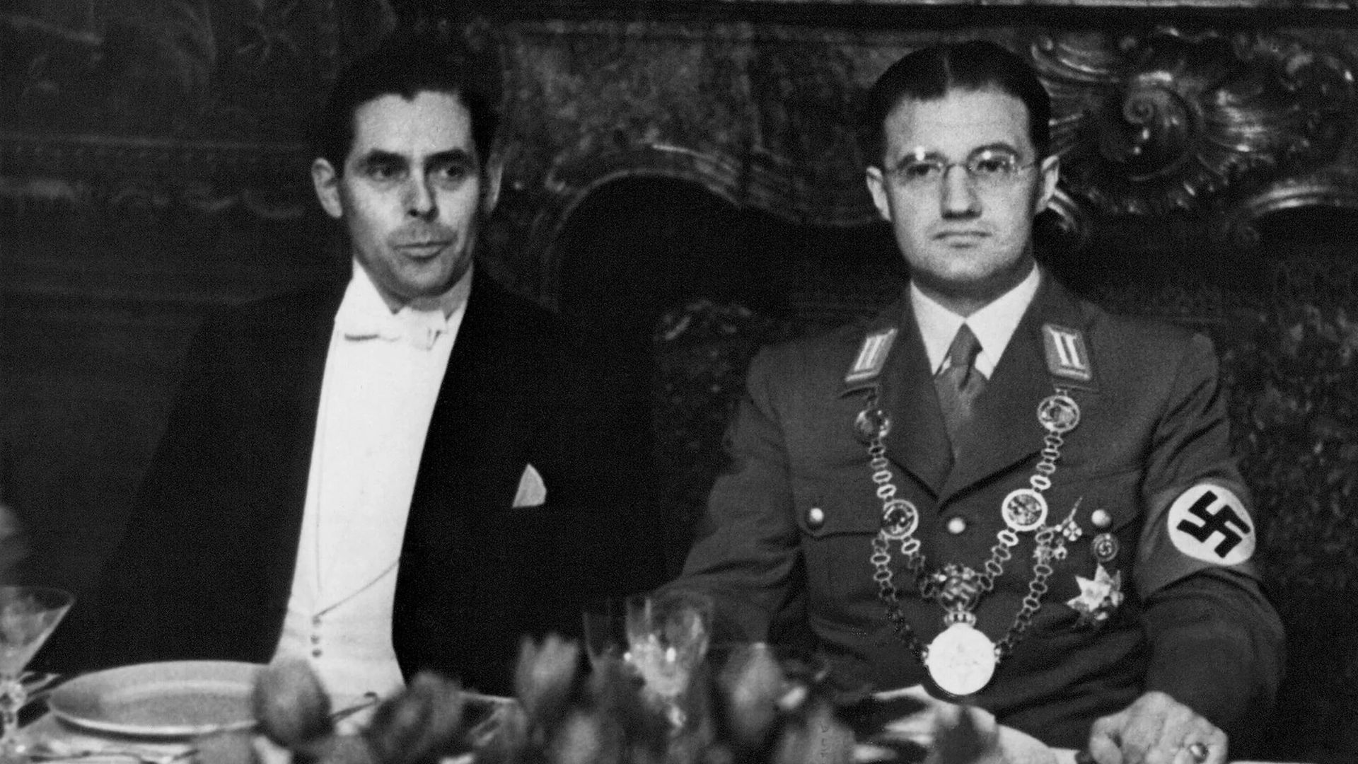 Es ist kalt in Brandenburg (Hitler töten) background