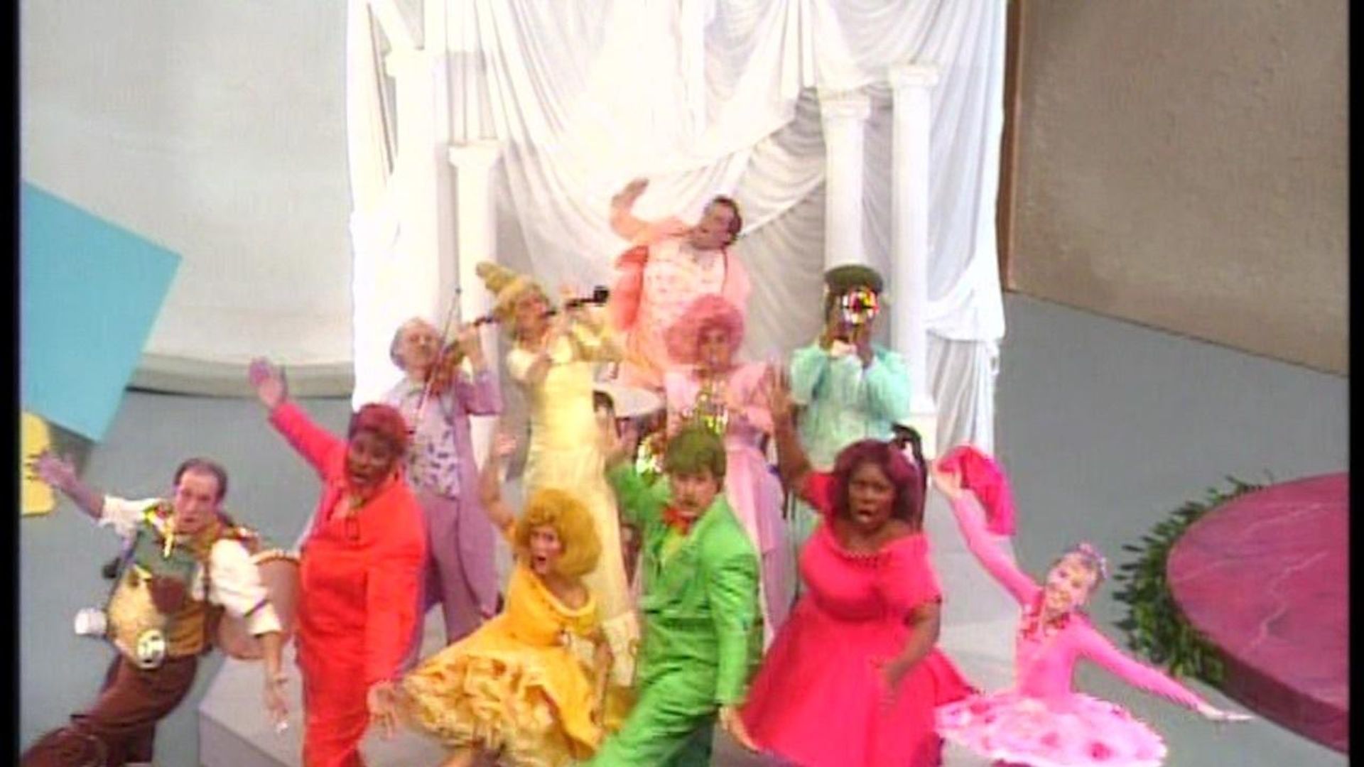 Wee Sing in the Marvelous Musical Mansion background