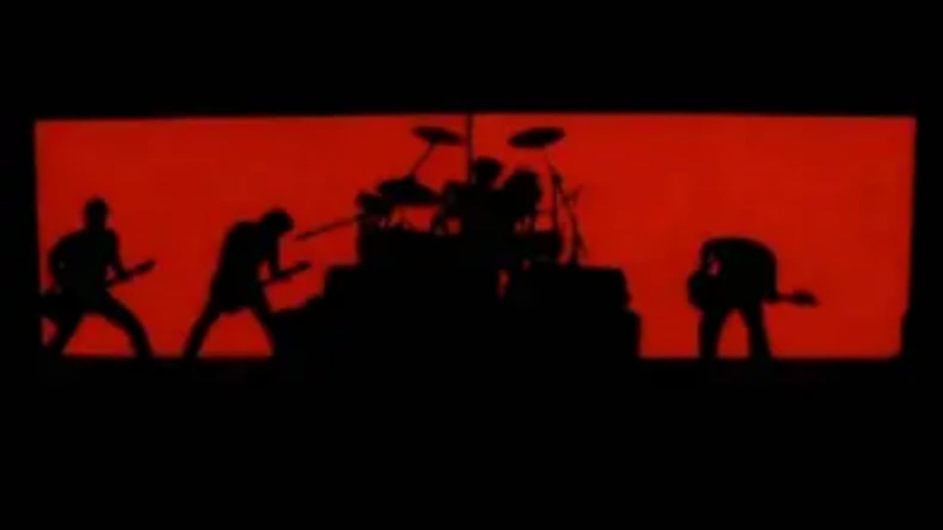 Foo Fighters: Everywhere But Home background