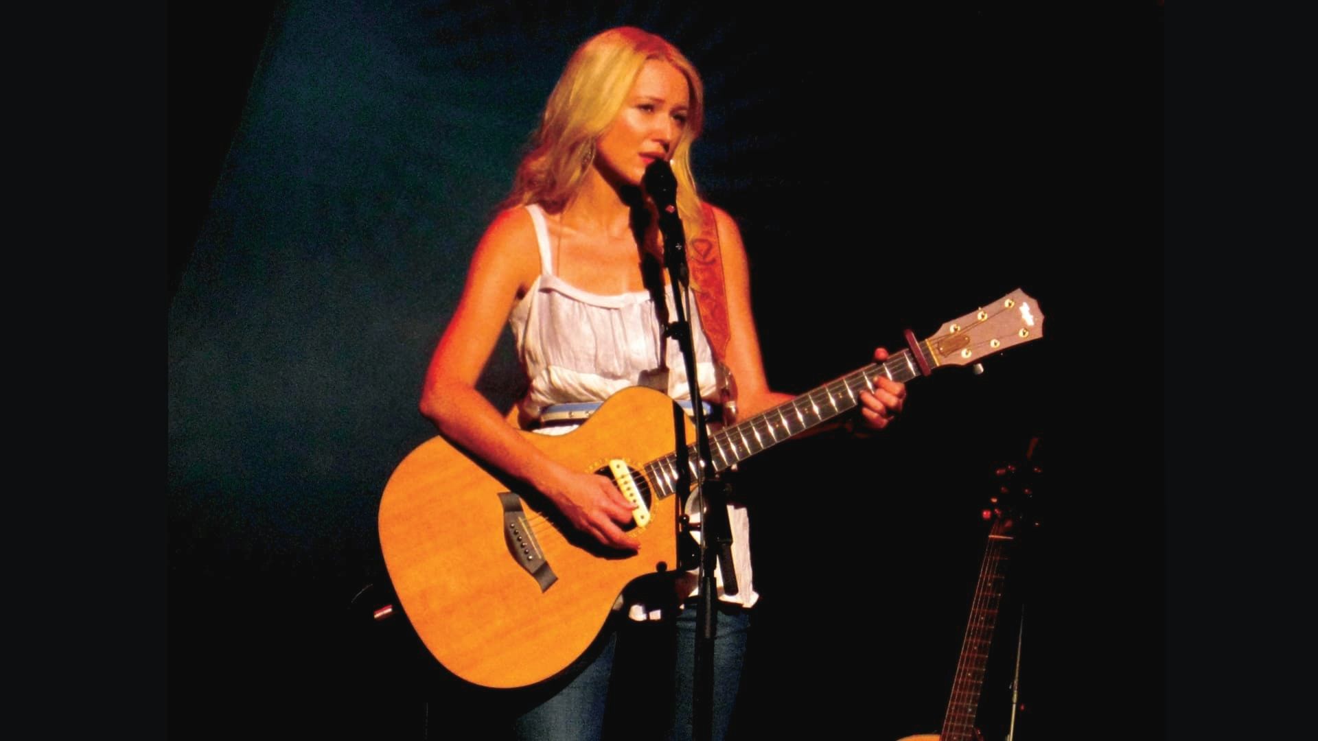 Jewel: Live at Humphrey's by the Bay background
