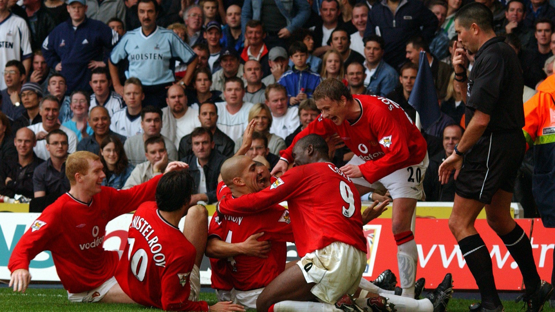 Manchester United: The Official History 1878-2002 background