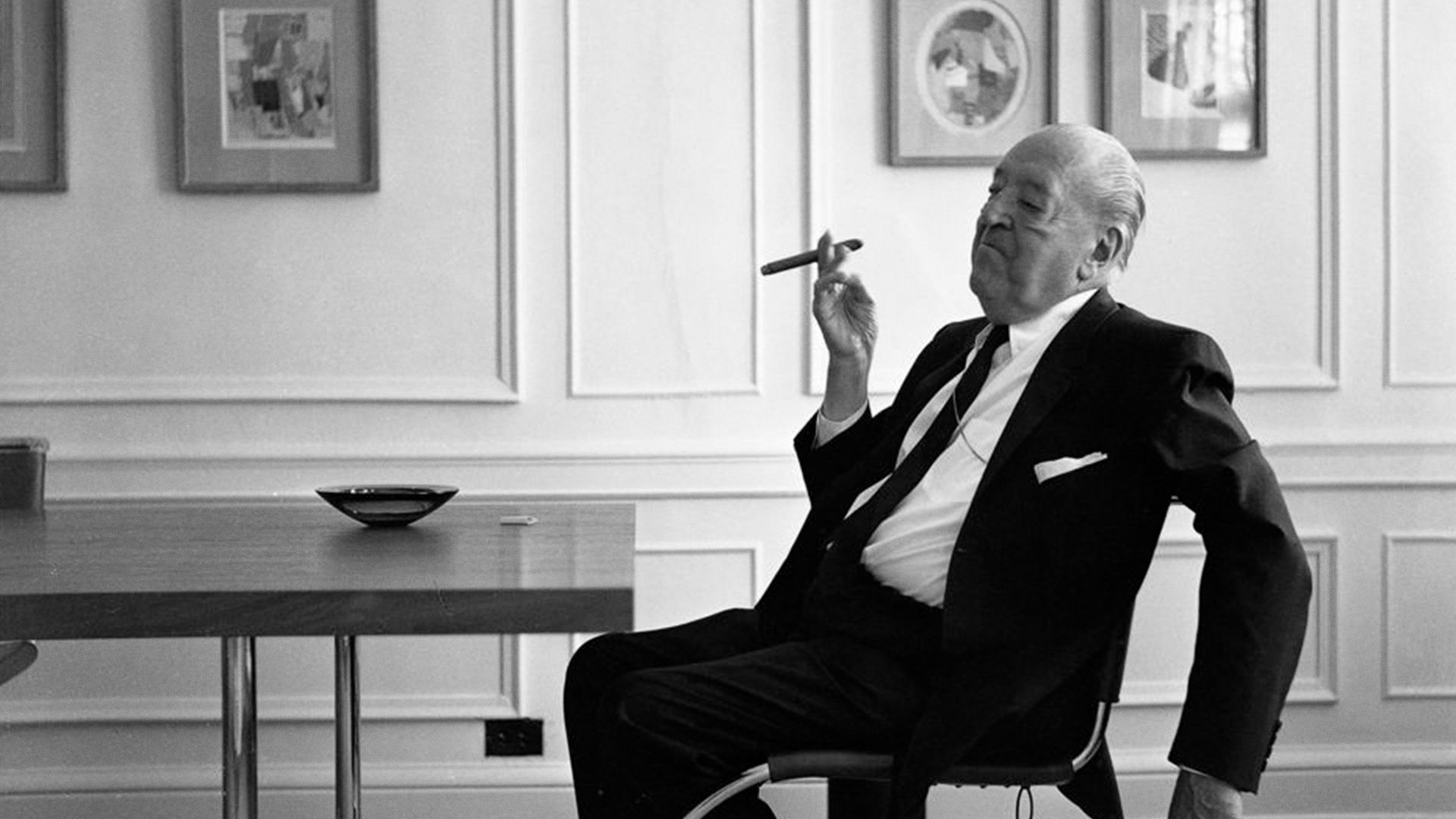 Regular or Super: Views on Mies van der Rohe background