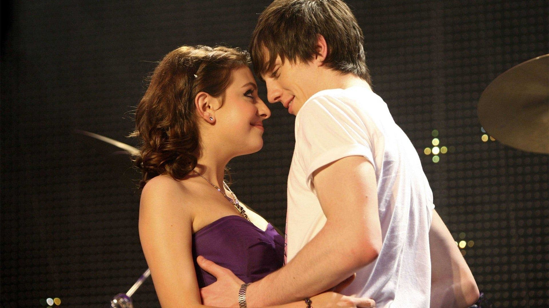 Angus, Thongs and Perfect Snogging background