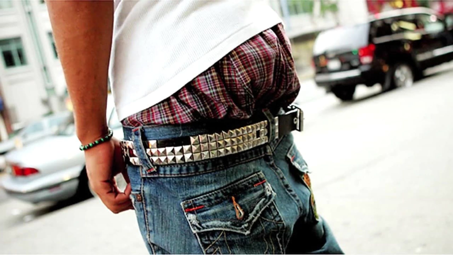 Saggin' background
