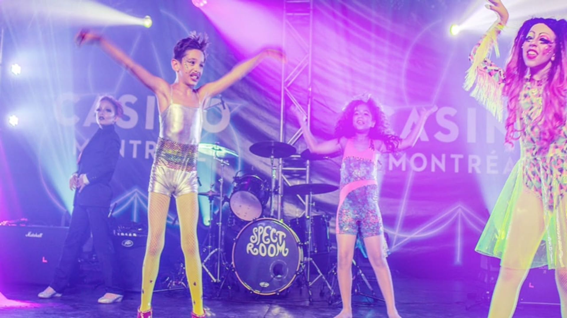 Drag Kids background