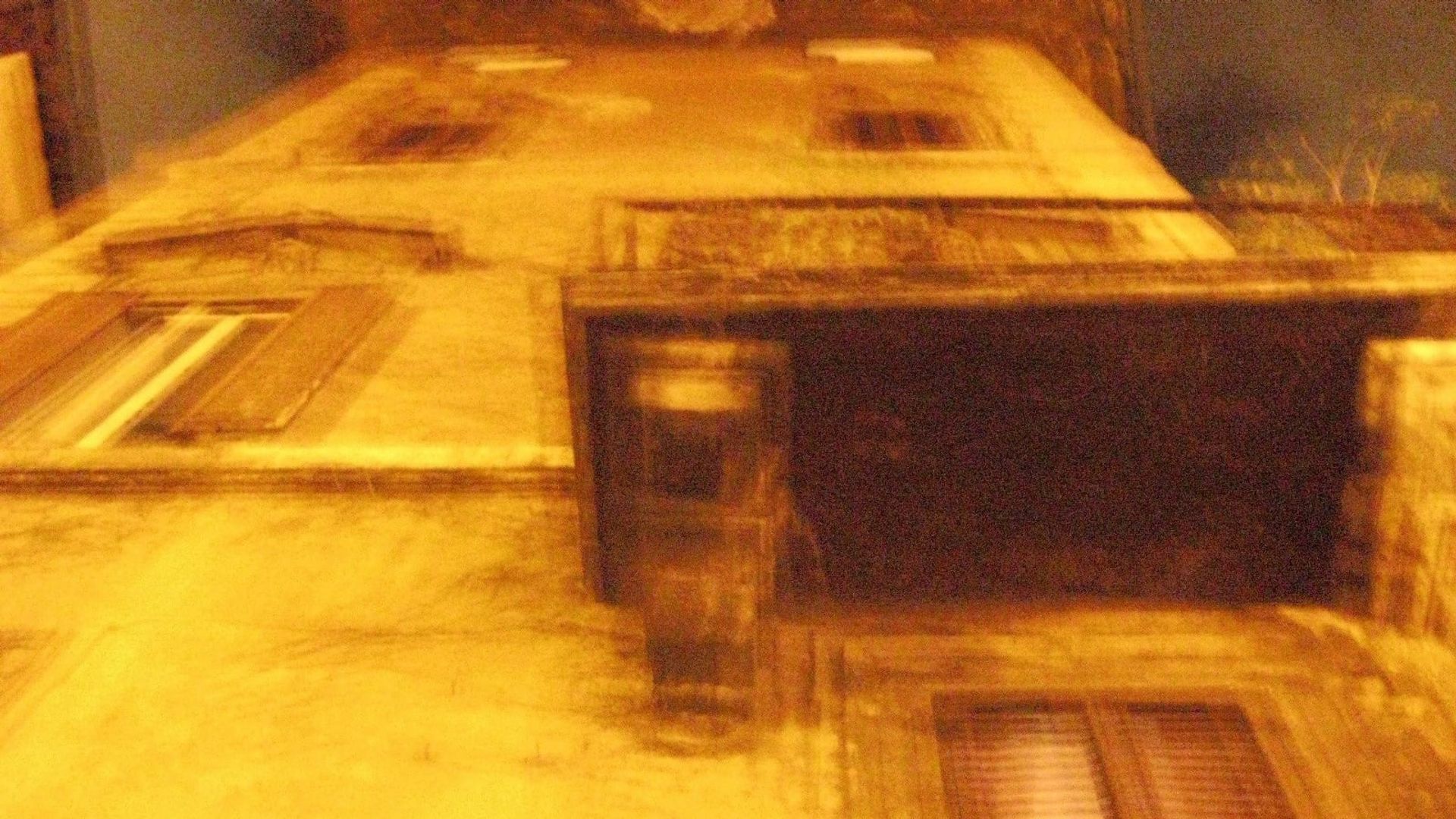 L'occhio di vetro background
