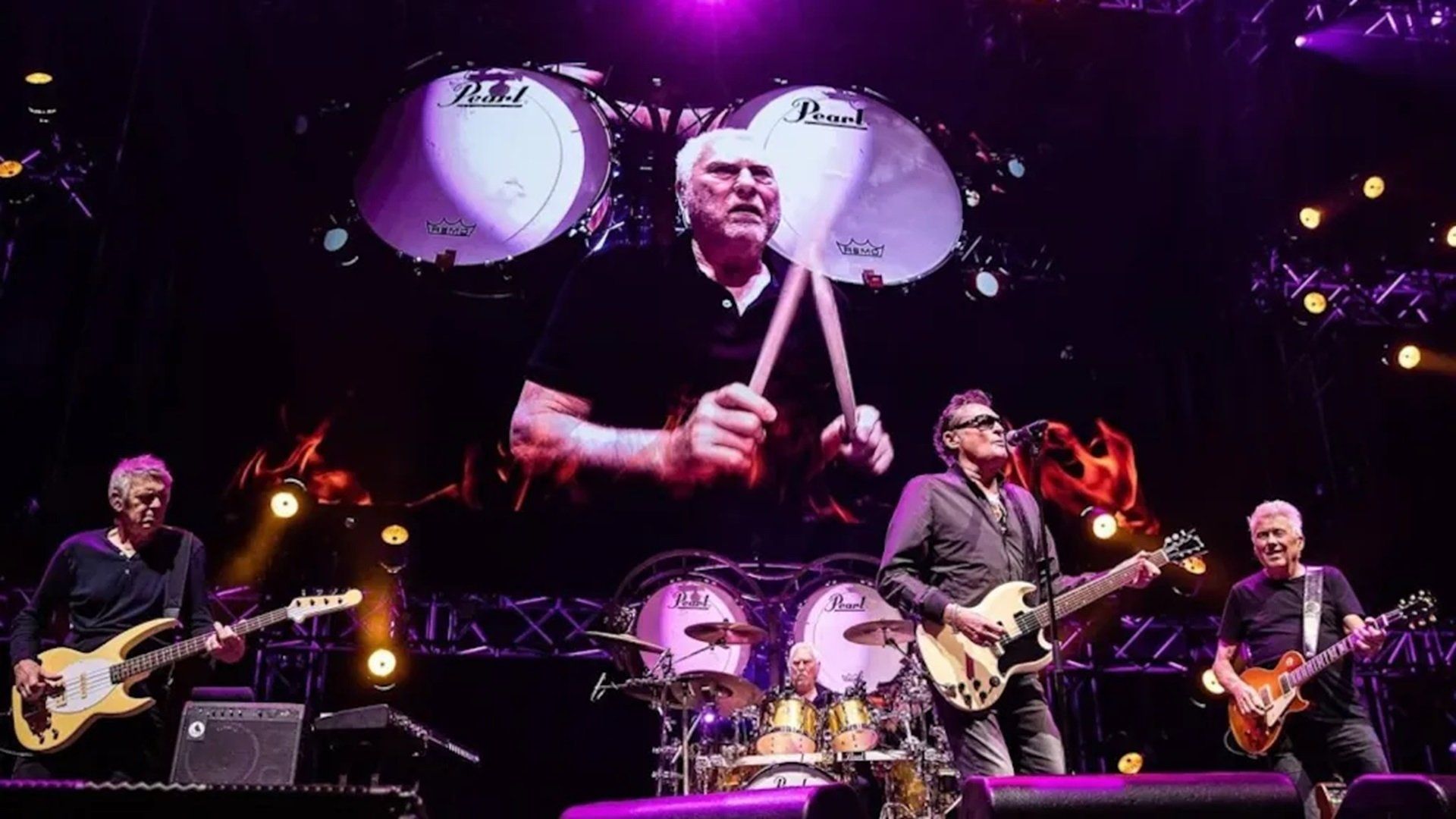 Golden Earring: Live in Ahoy background