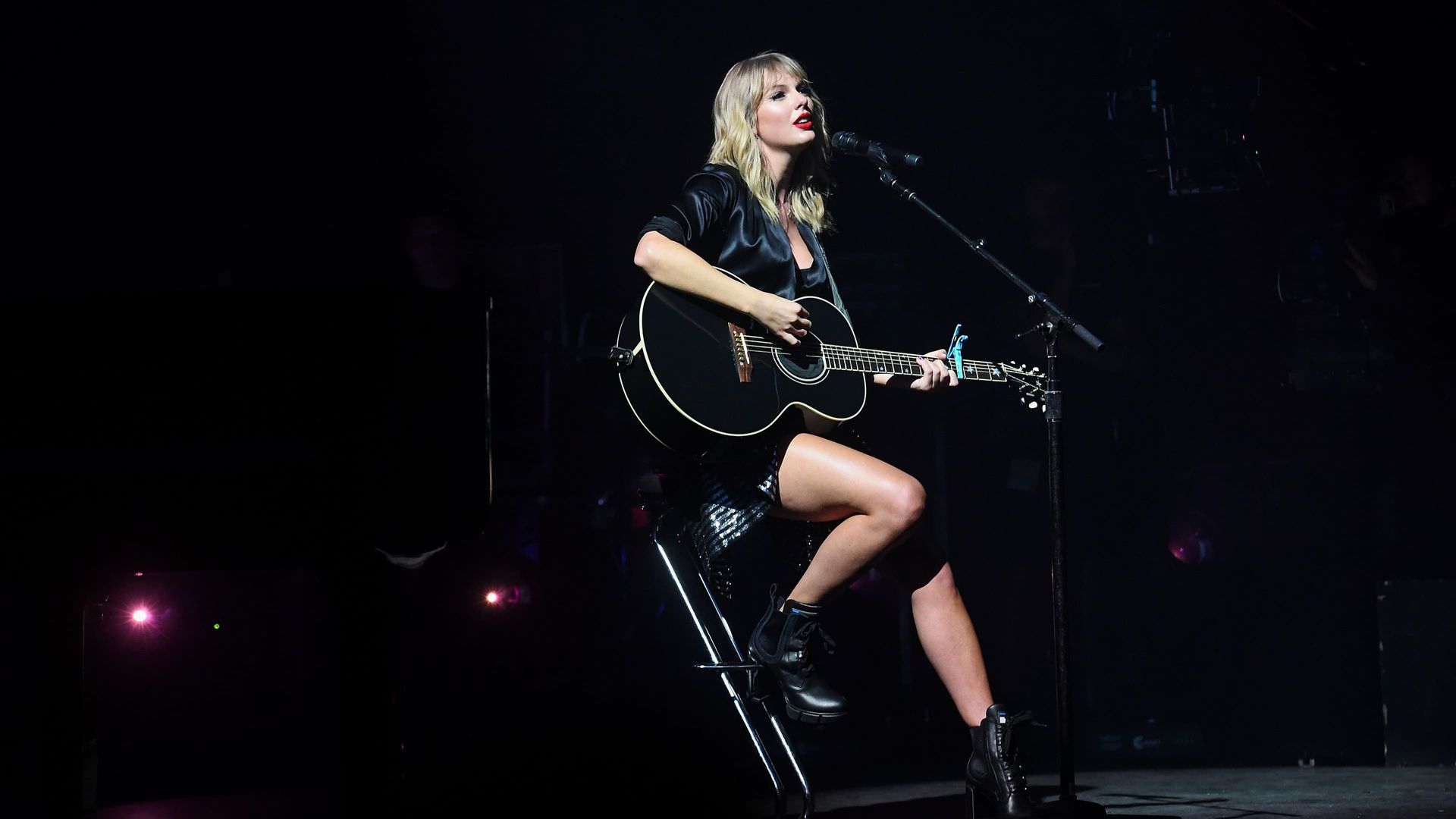 Taylor Swift: City of Lover Concert background