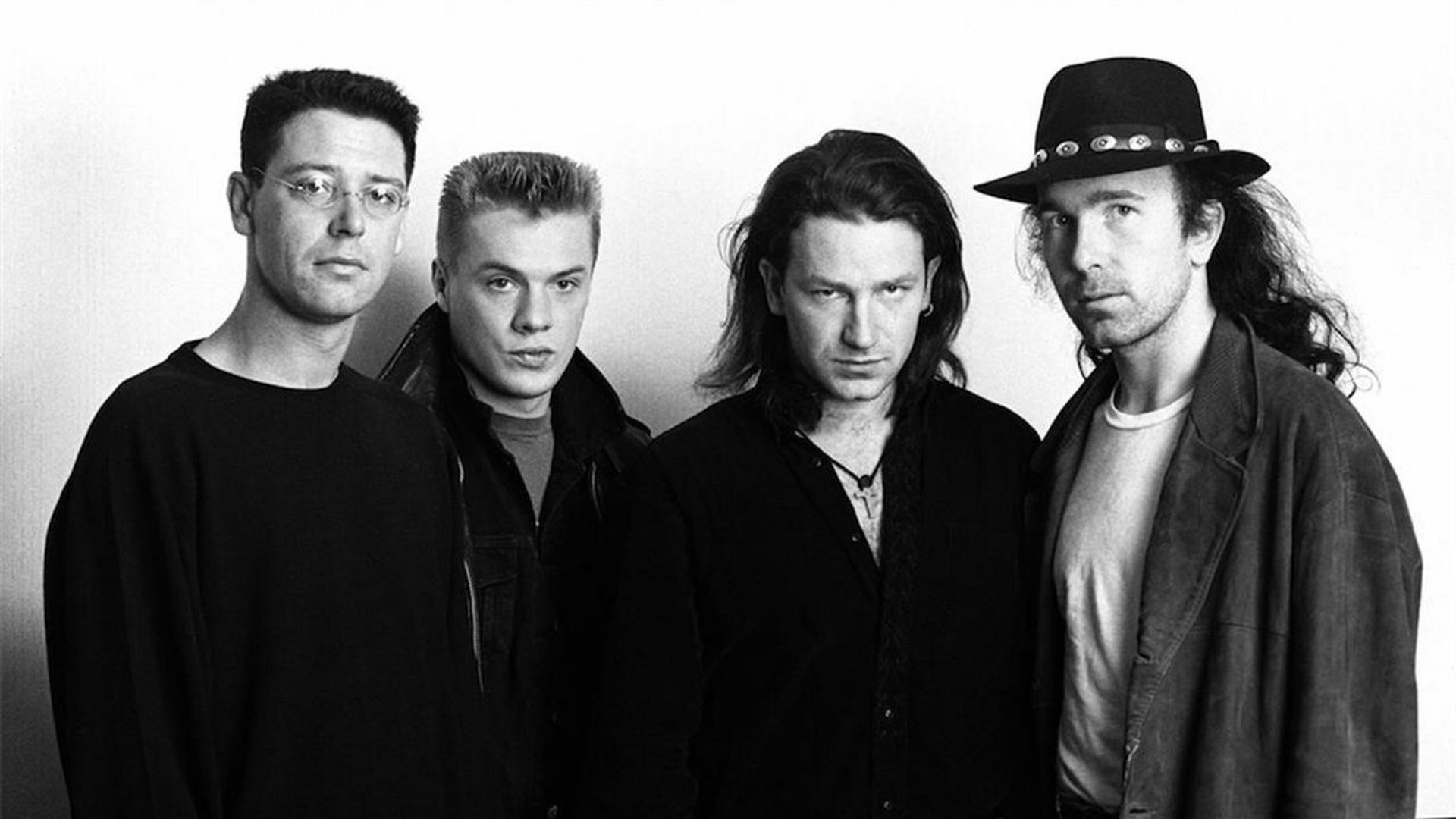 U2 Live from Paris: Concert background