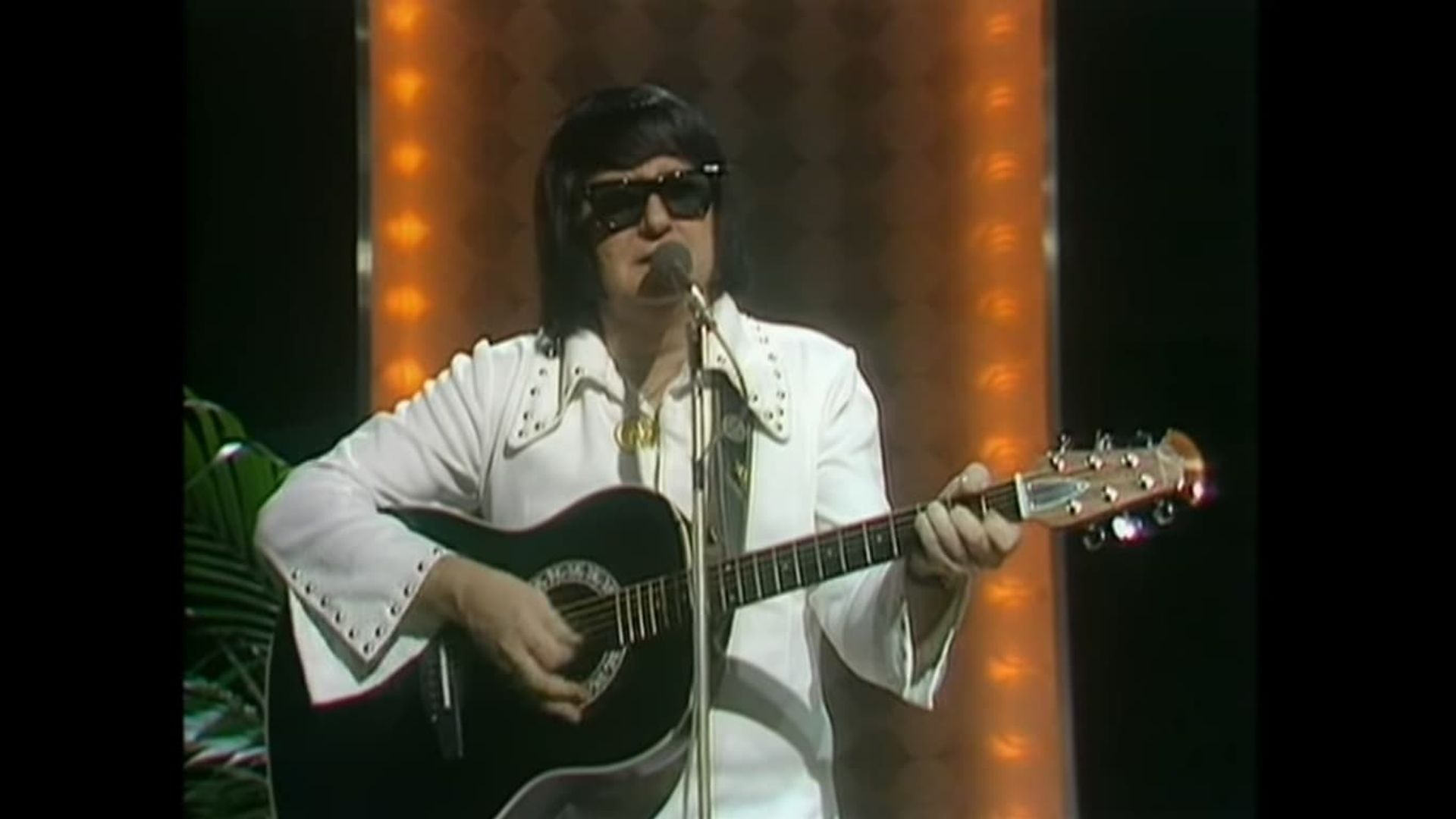 Roy Sings Orbison background