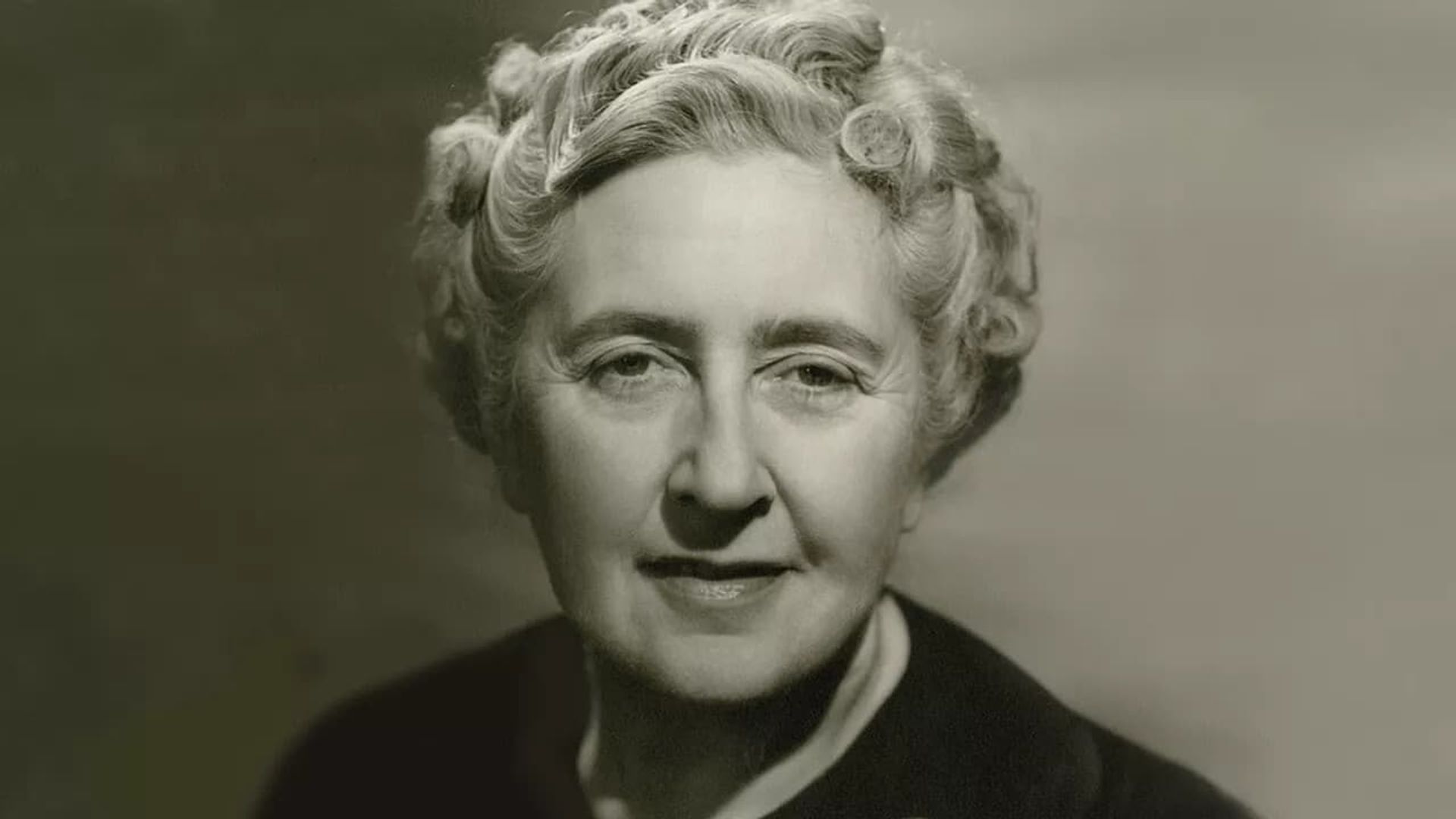 Agatha Christie's England background