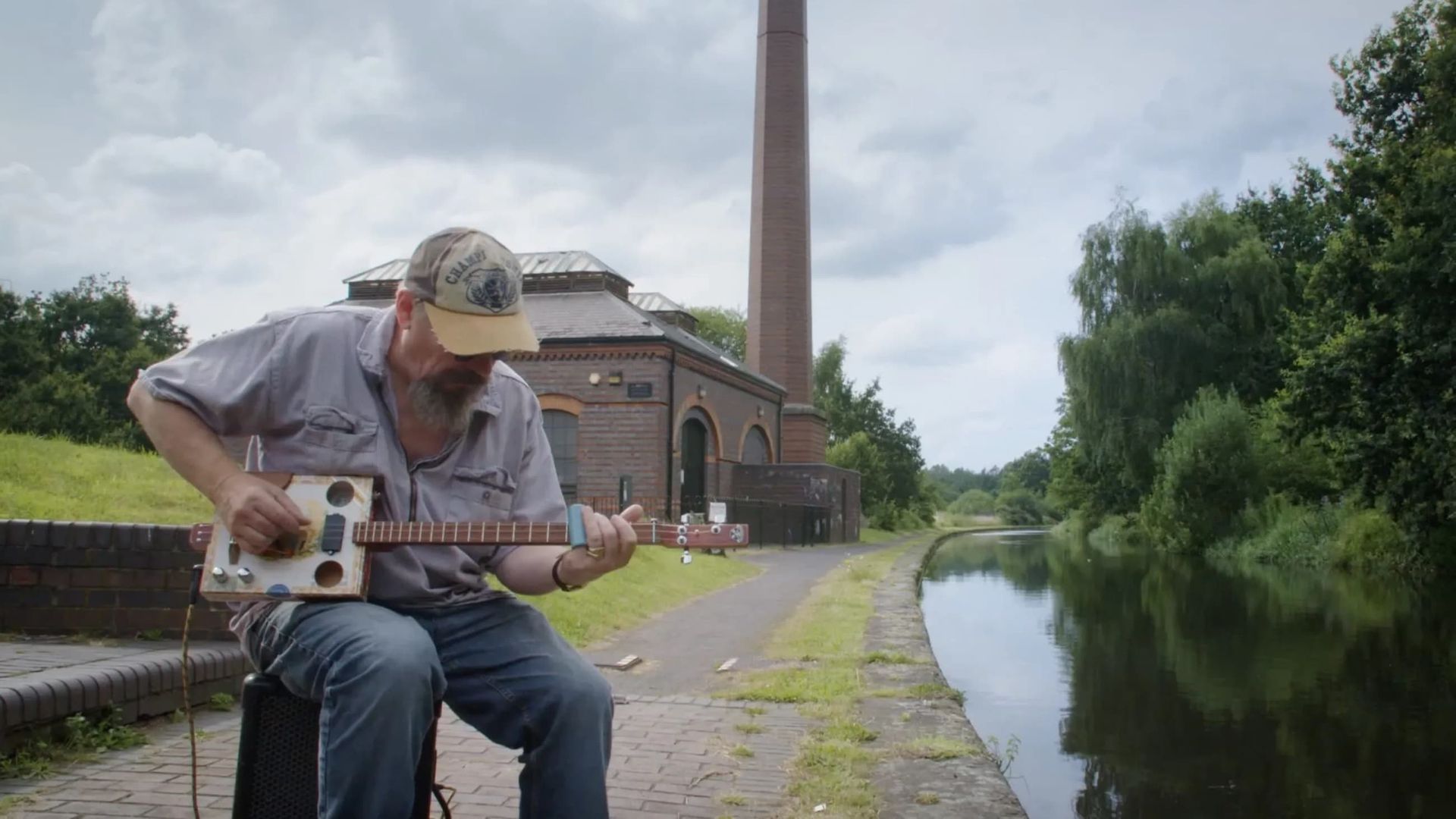 Cigar Box Blues: The Makers of a Revolution background
