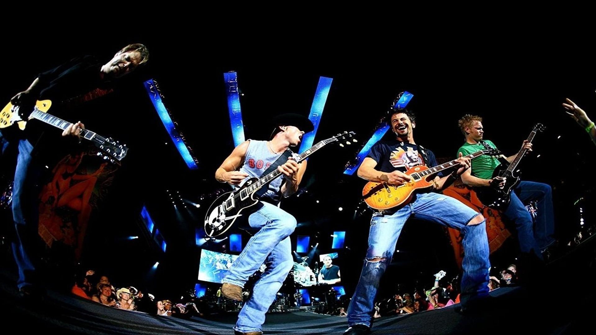 Kenny Chesney: Summer in background