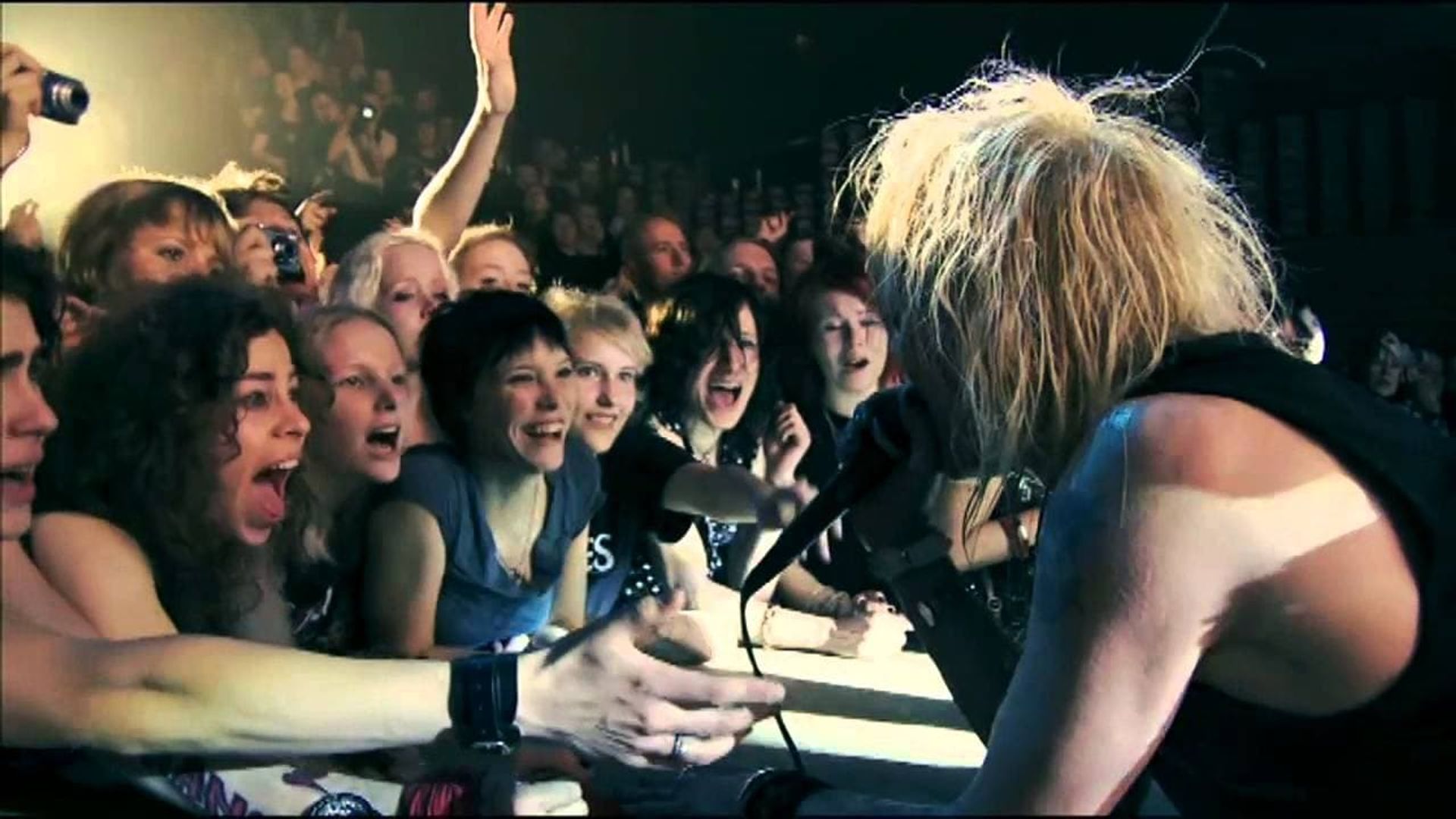 Hanoi Rocks: Buried Alive background