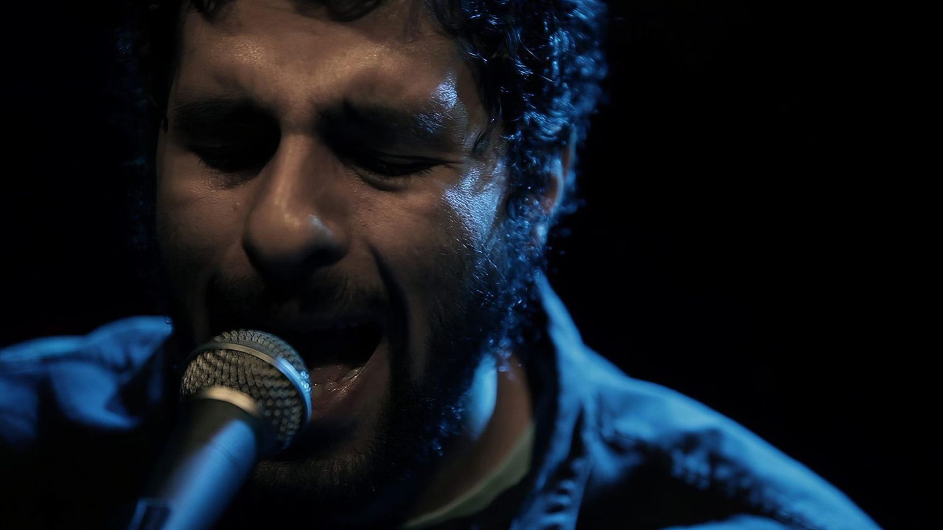 The Extraordinary Ordinary Life of José González background