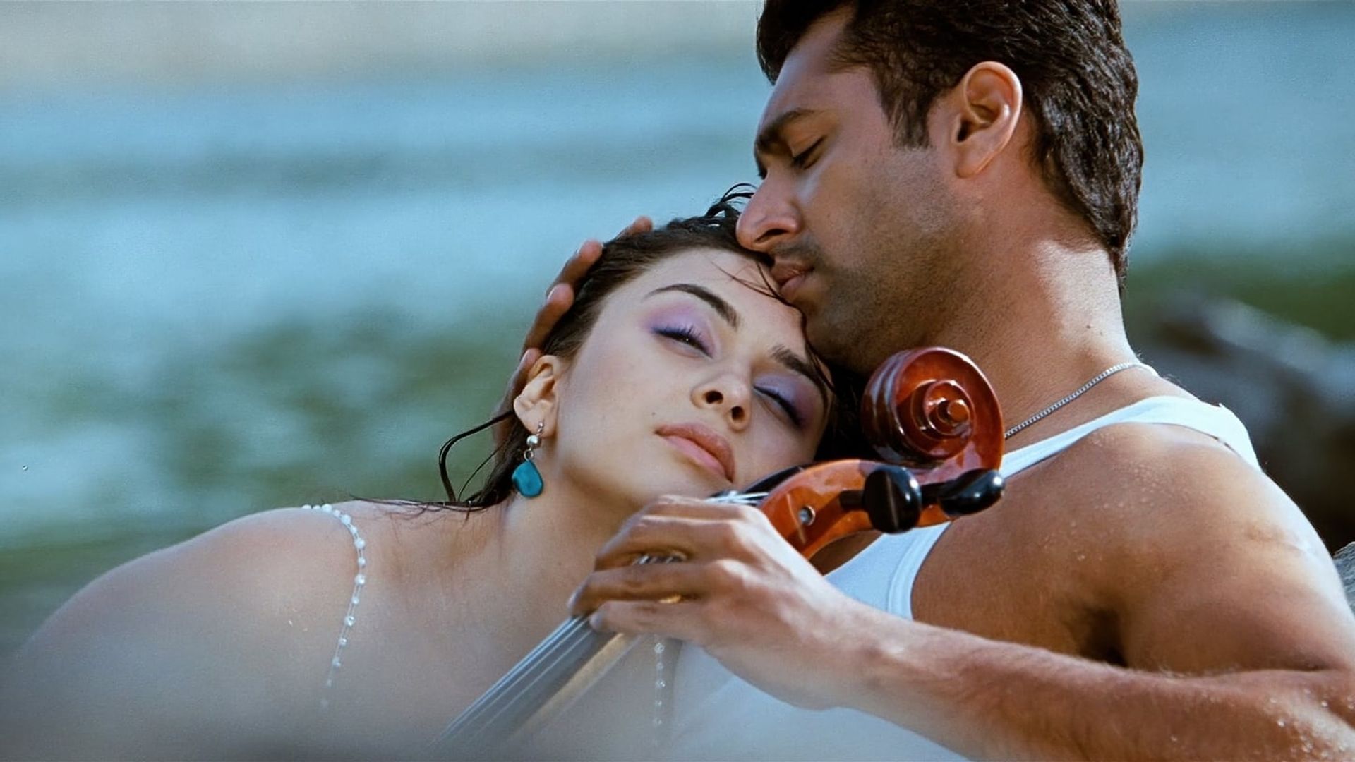 Engeyum Kadhal background