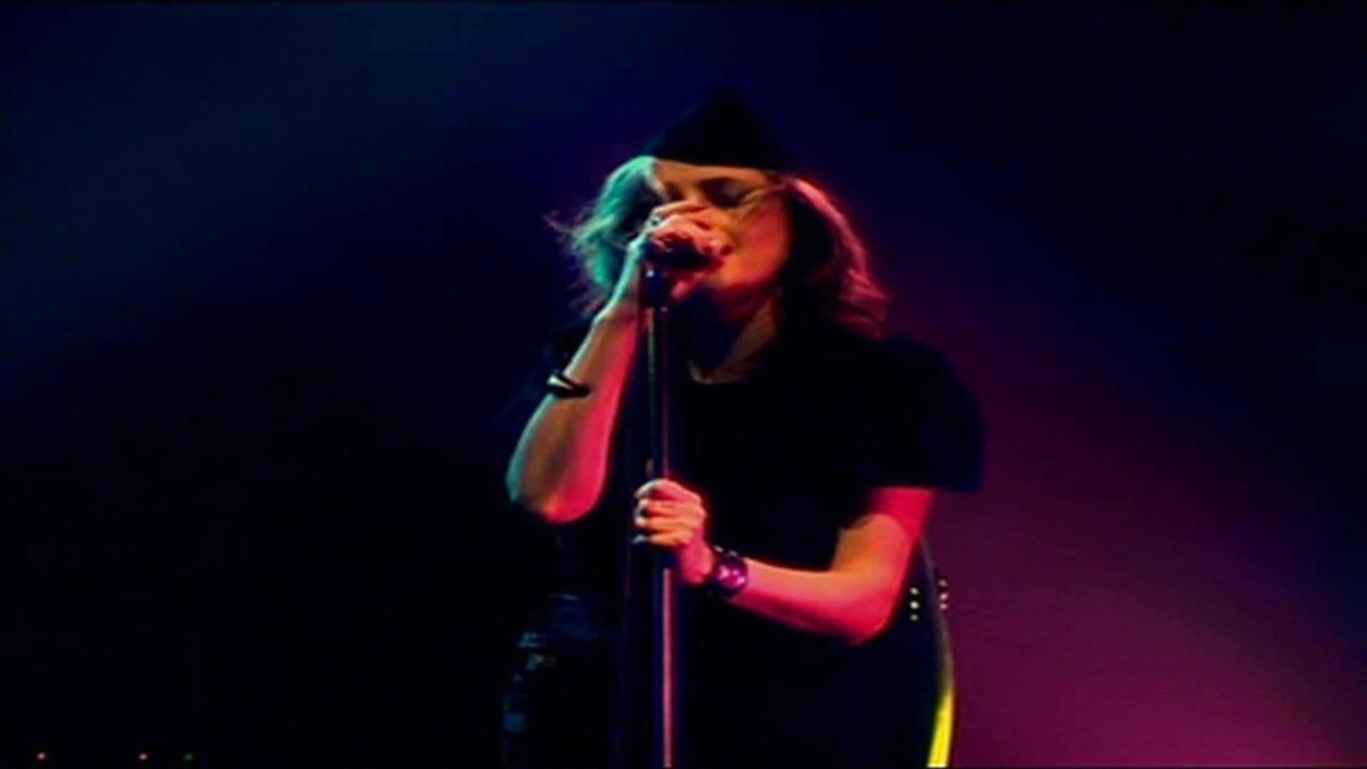 Wonderful Electric: Live in London background