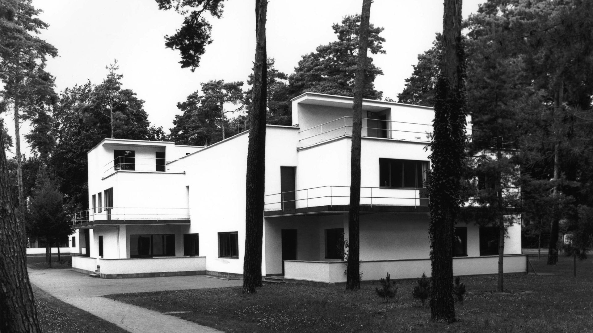 Bauhaus - Modell und Mythos background
