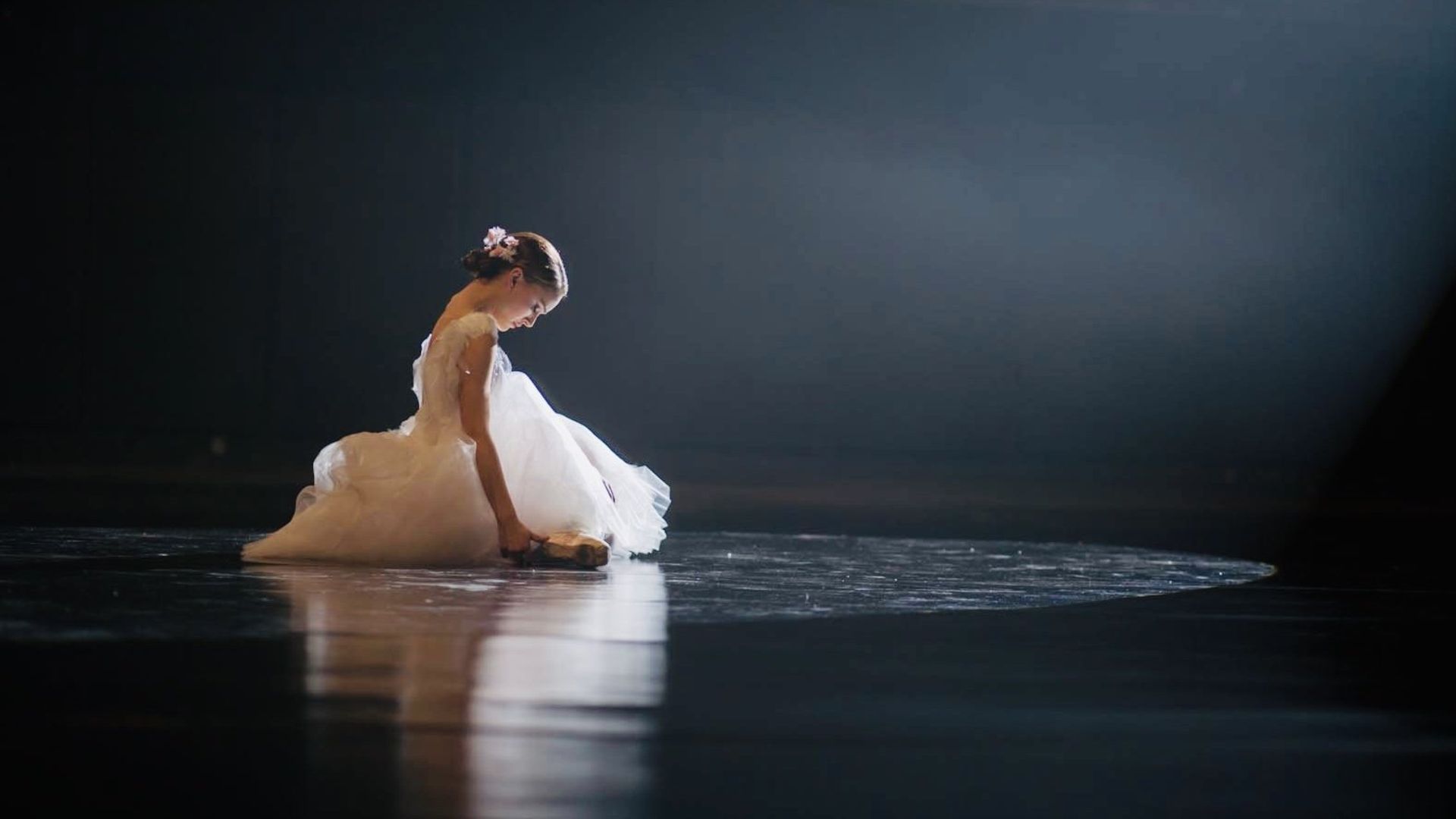 Black Swan: Metamorphosis background