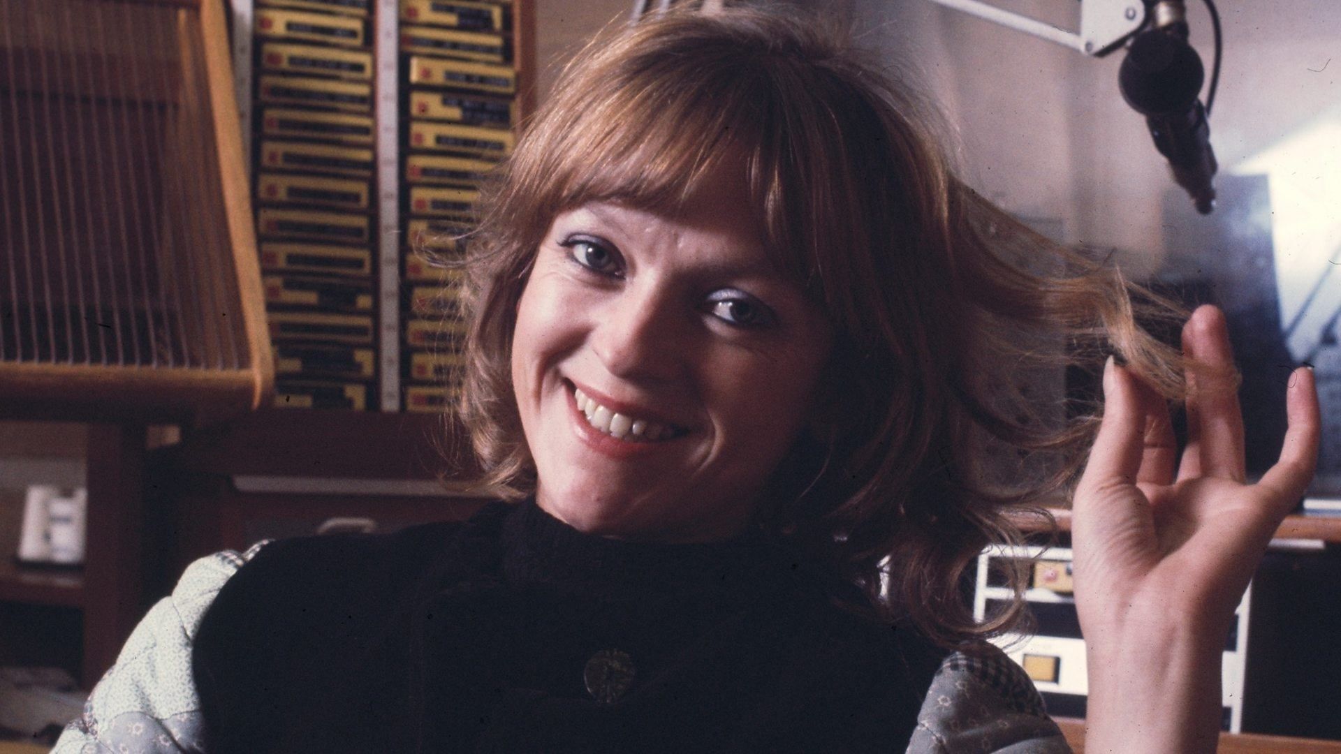 Annie Nightingale: Bird on the Wireless background