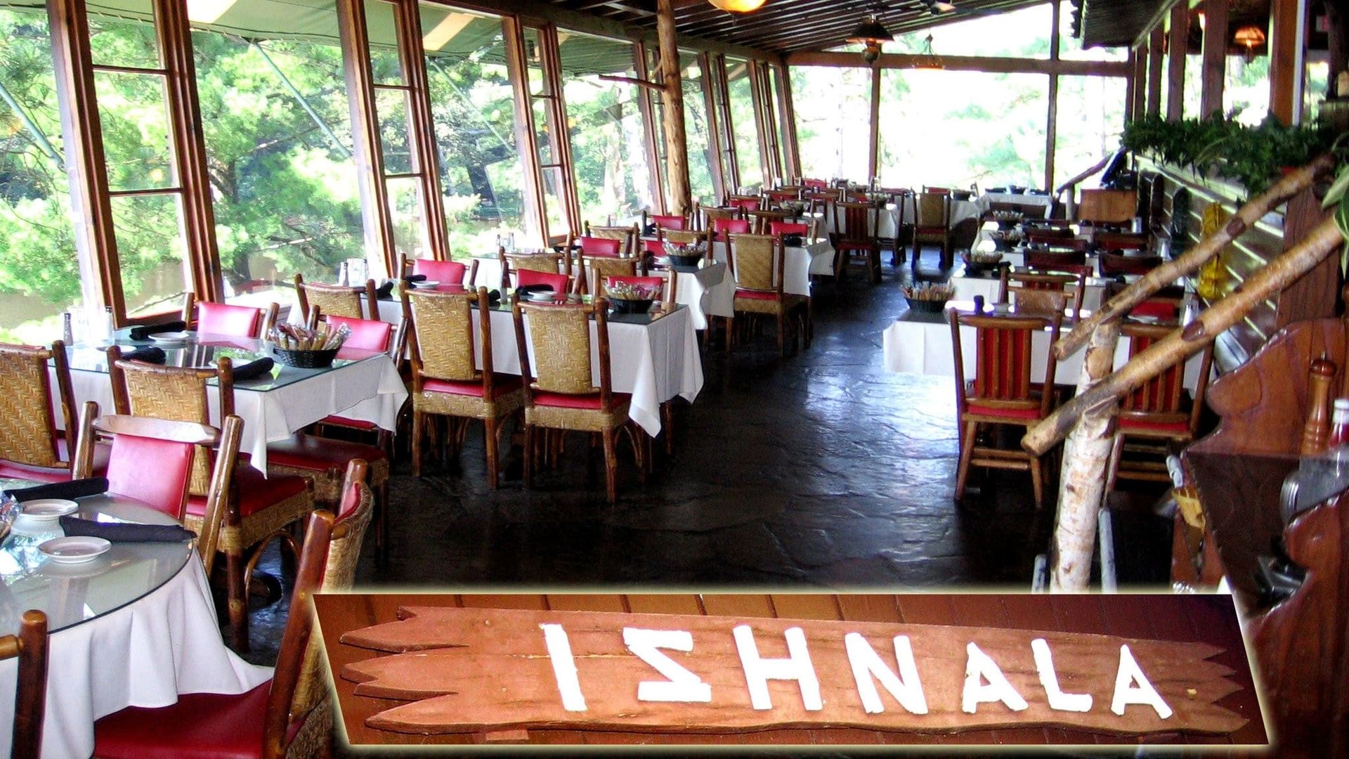 Wisconsin Supper Clubs: An Old Fashioned Experience background