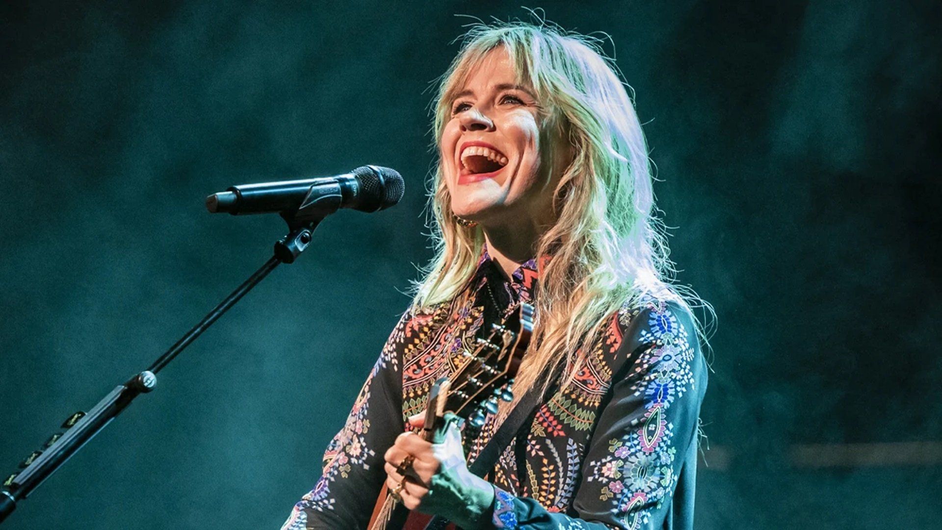 Ilse De Lange: Live in Ahoy background