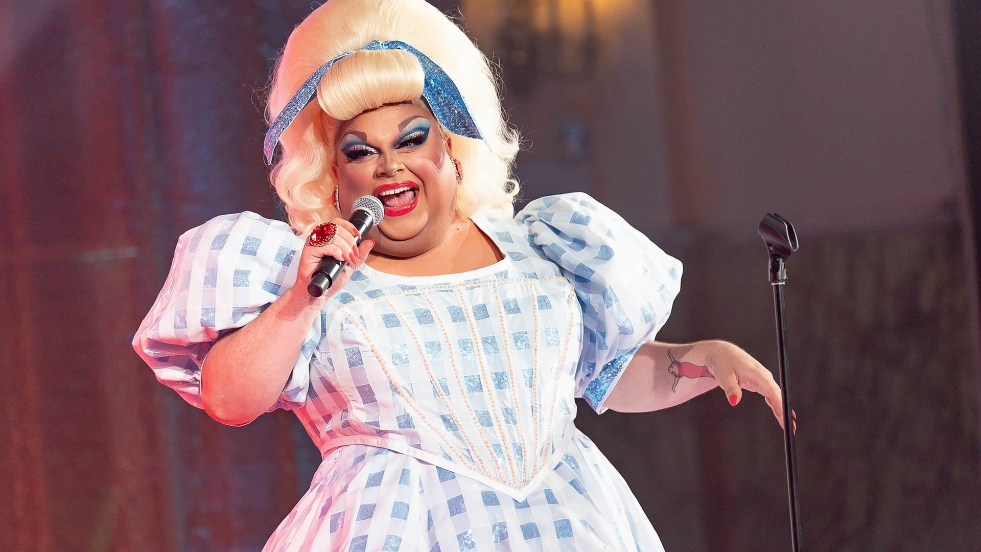 Ginger Minj: Bless Your Heart background