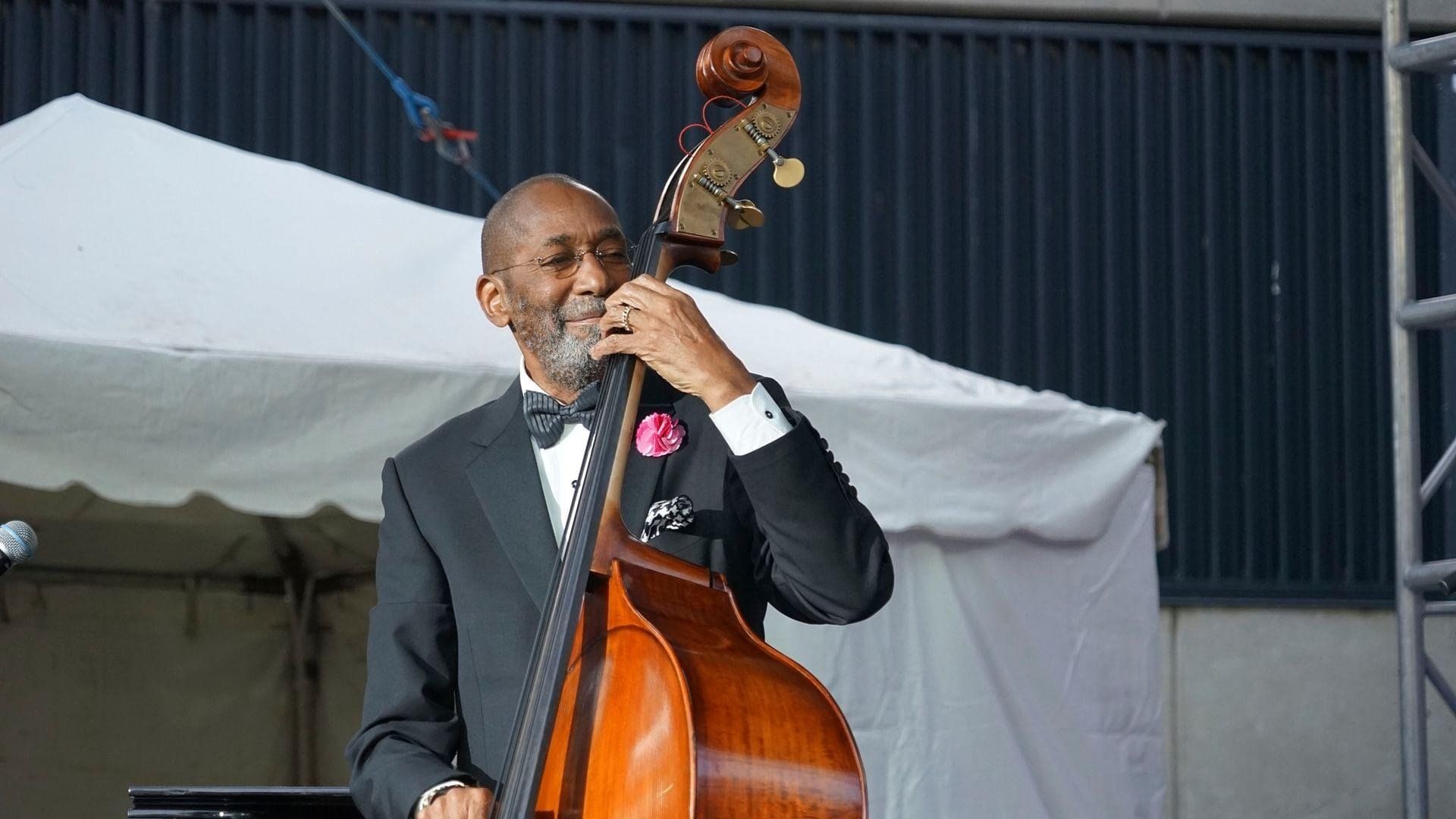 Ron Carter: Finding the Right Notes background