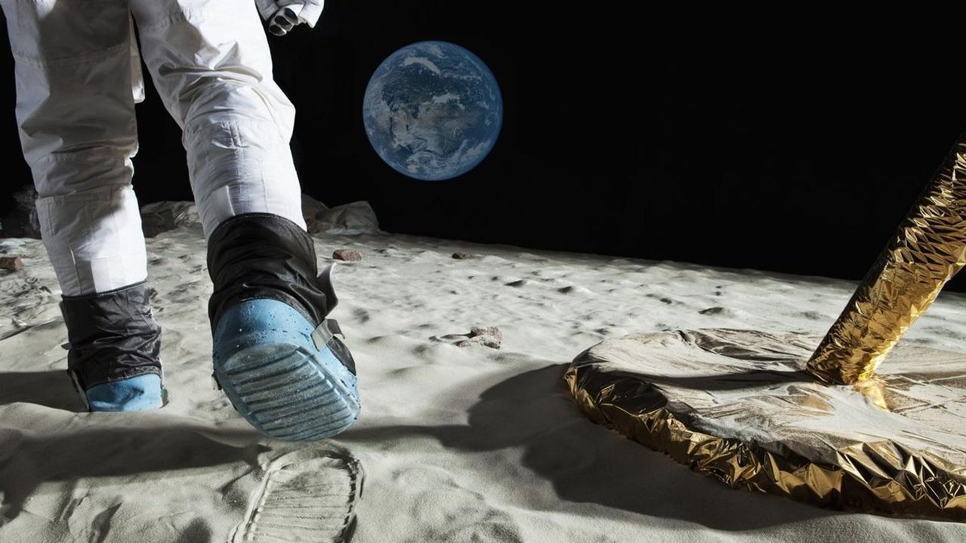 Project Artemis: Back to The Moon background